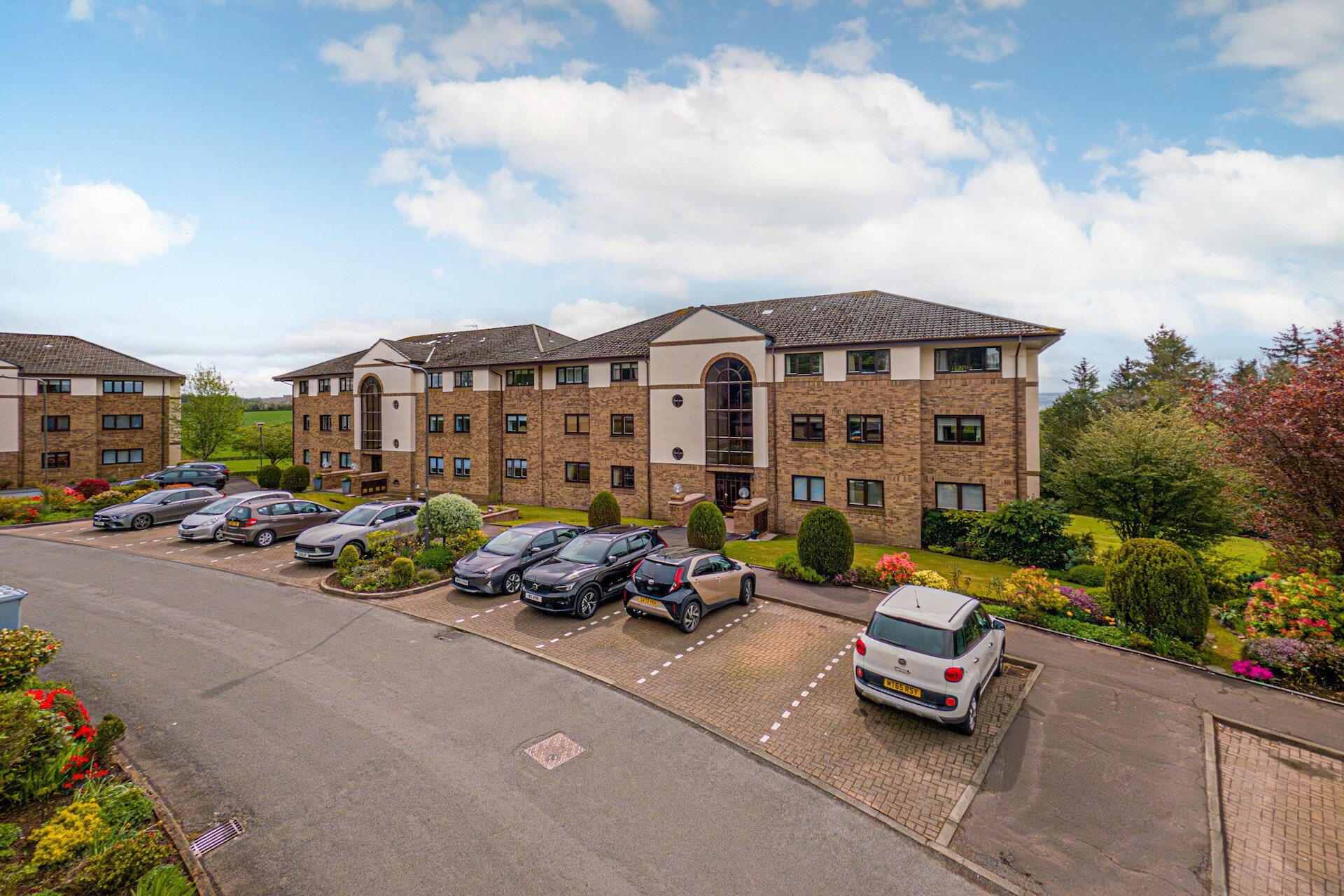 22 Ravenscourt, Thorntonhall, Glasgow, South Lanarkshire, G74 5AZ - Picture #1