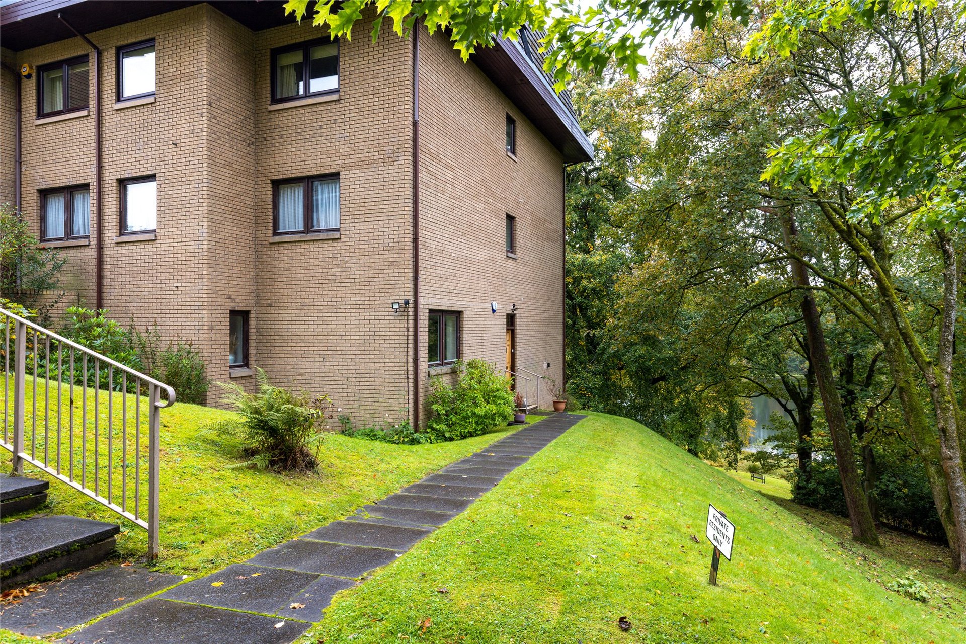24 St. Germains, Bearsden, G61 2RS - Picture #2
