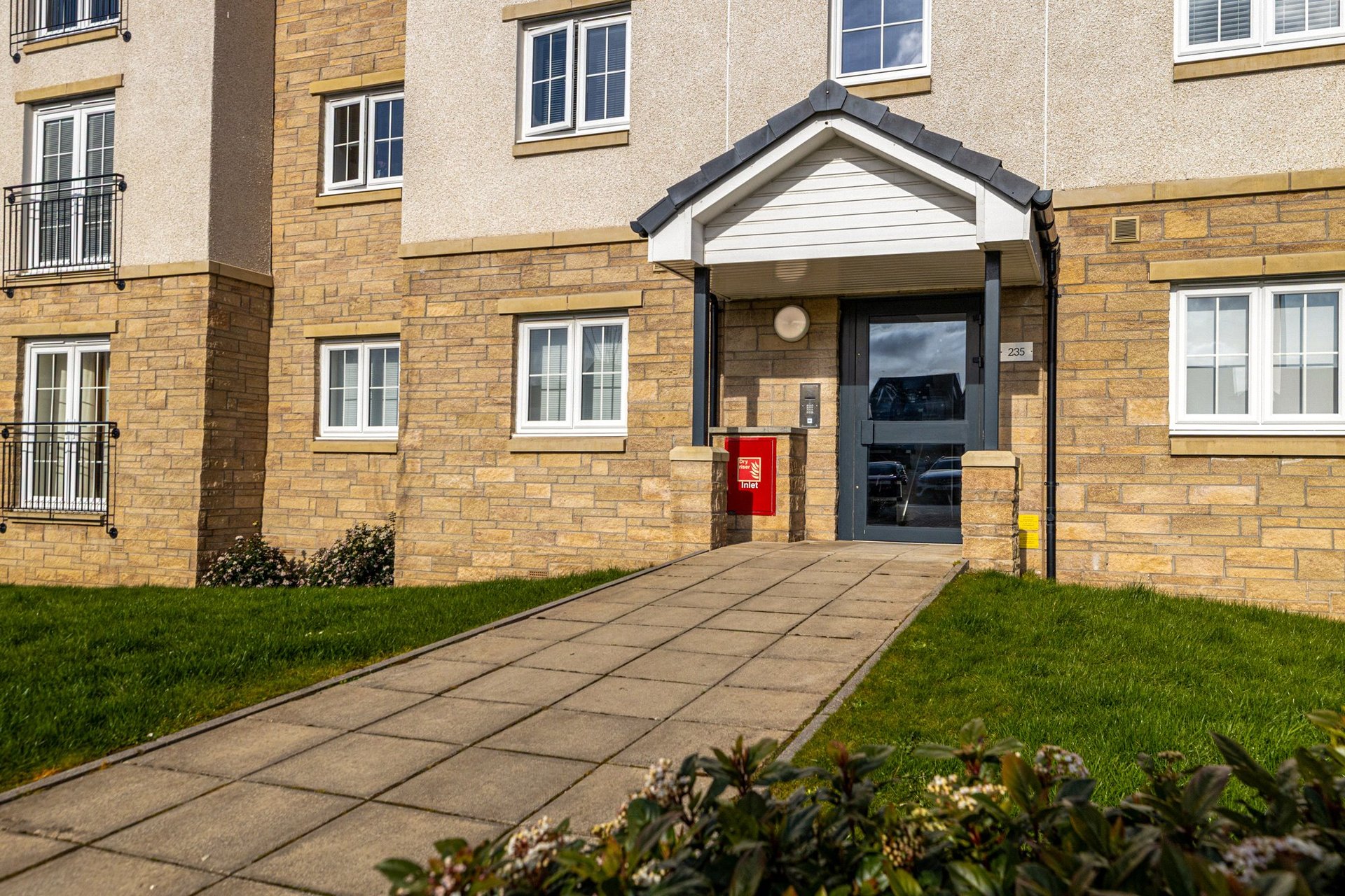 Flat 3/3, 235 Thornliebank Road, Thornliebank, Glasgow, Glasgow City, G46 7RG - Picture #2