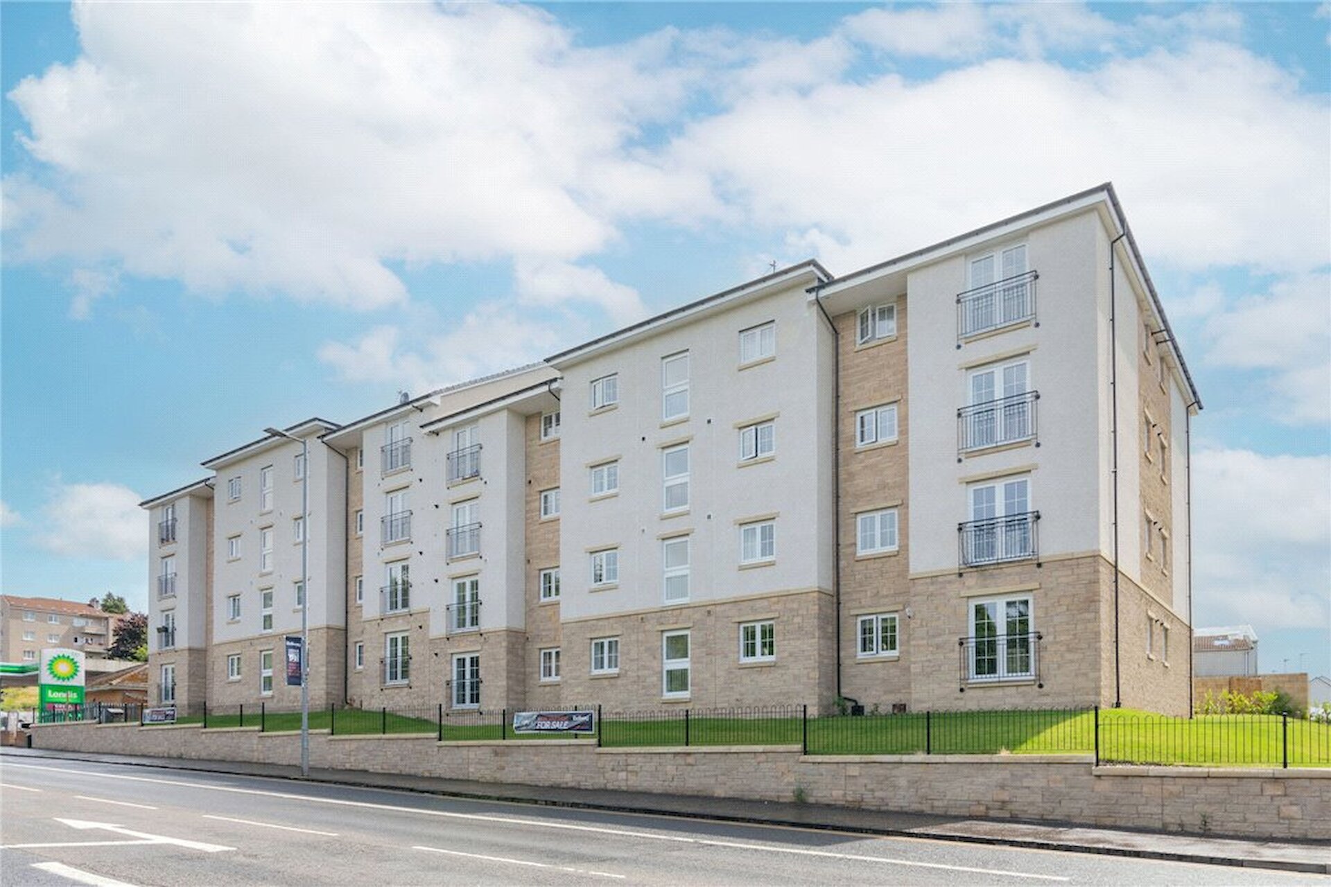 Flat 3/2, 233B Thornliebank Road, Glasgow, G46 7RG - Picture #1