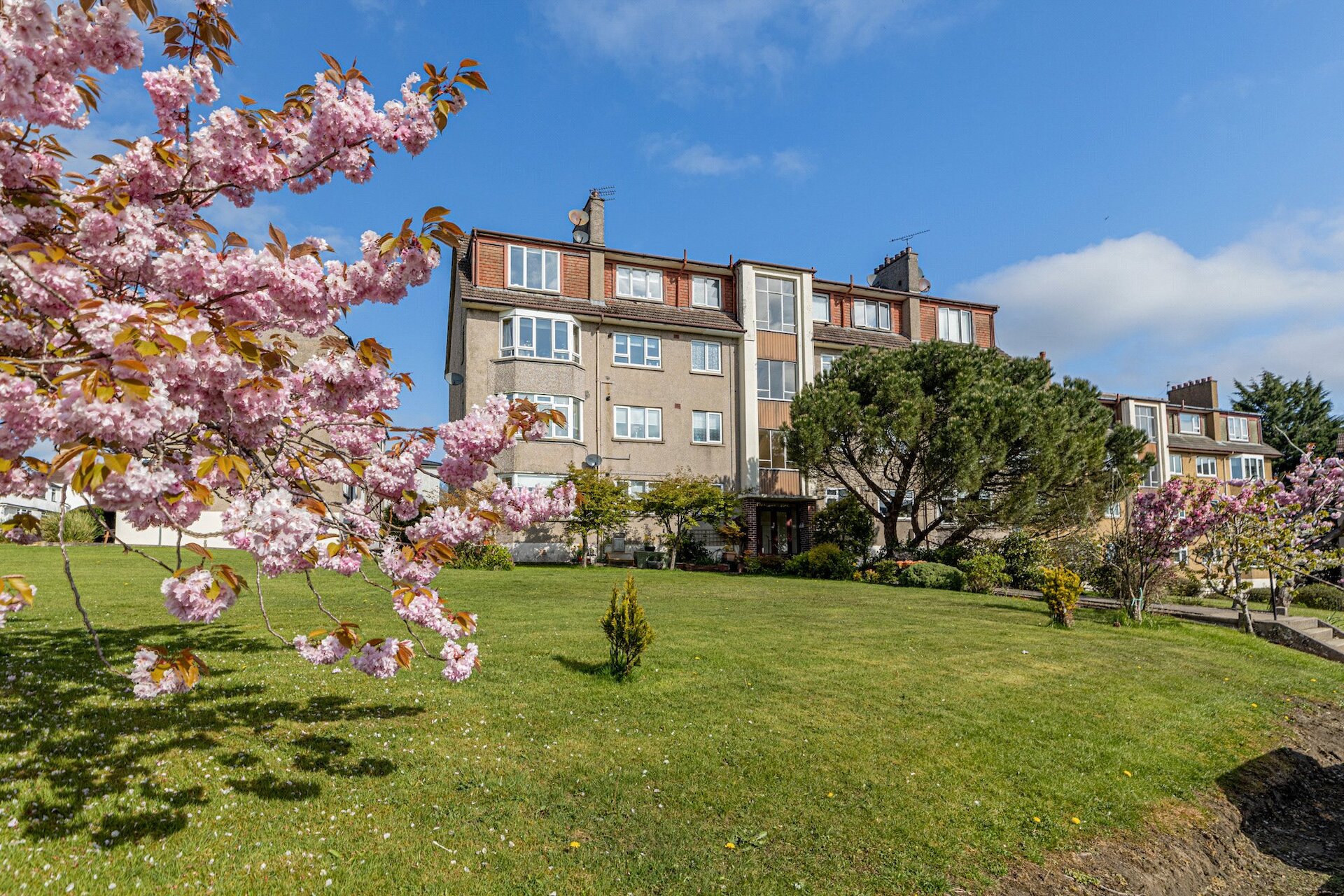 8 Orchard Court, Thornliebank, Glasgow, G46 7BL - Picture #1