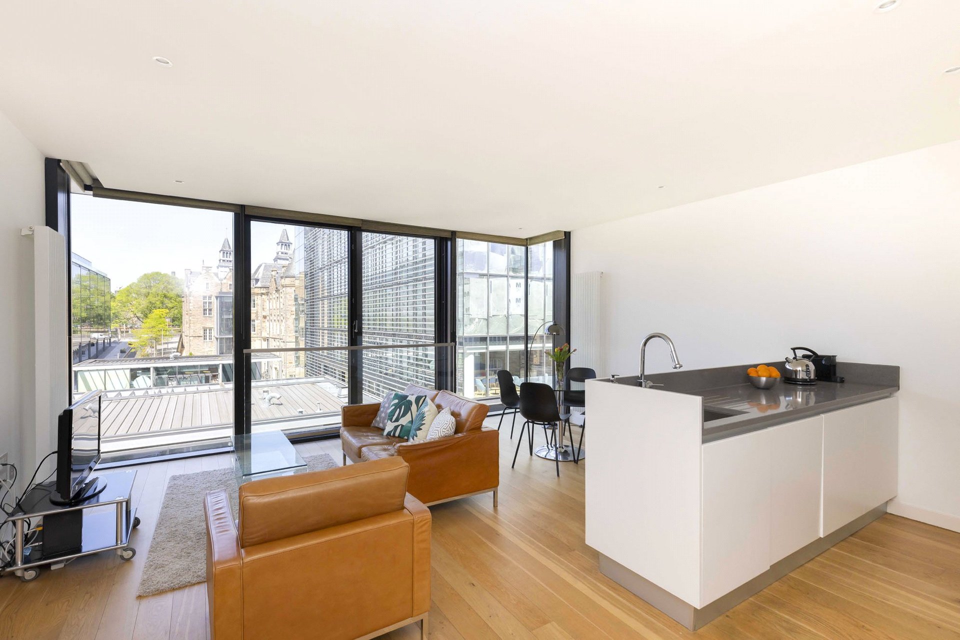 Flat 16, 18 Simpson Loan, Edinburgh, Midlothian, EH3 9GB - Picture #2