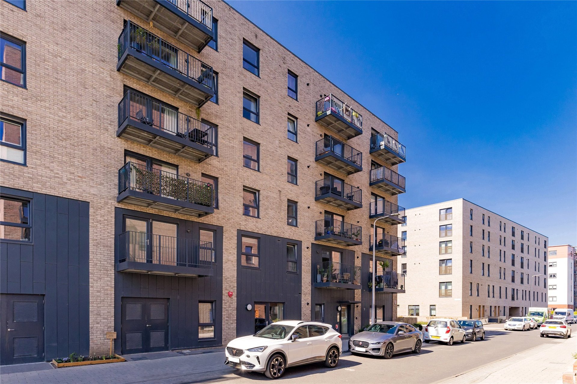 22/21 Pillans Place, Leith, Edinburgh, EH6 7AZ - Picture #2