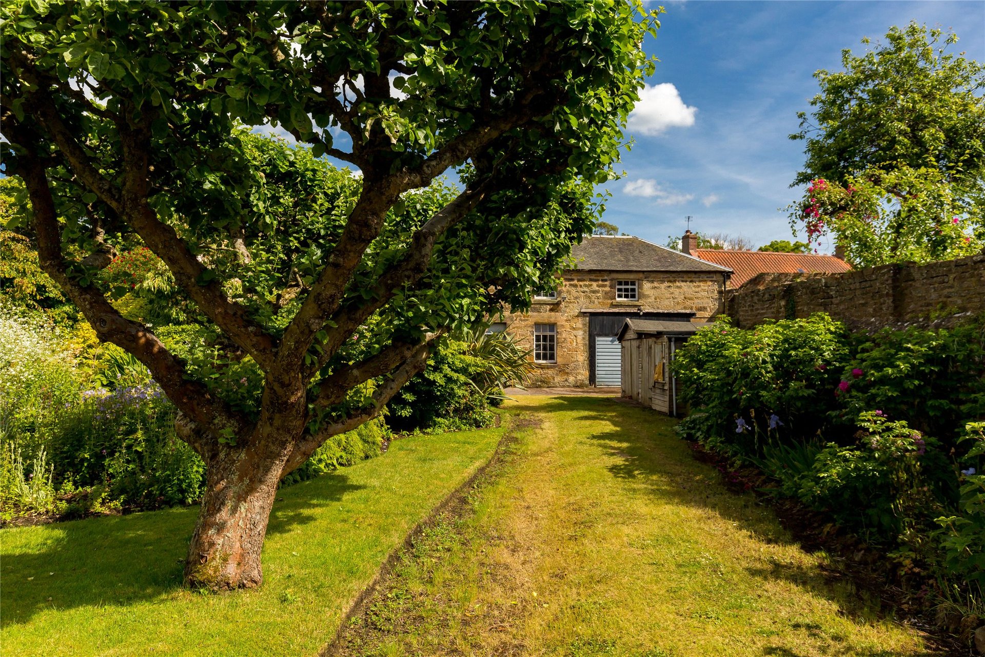 The Coach House & Garden, 19 Inveresk Village, Musselburgh, East Lothian, EH21 7TD - Picture #4