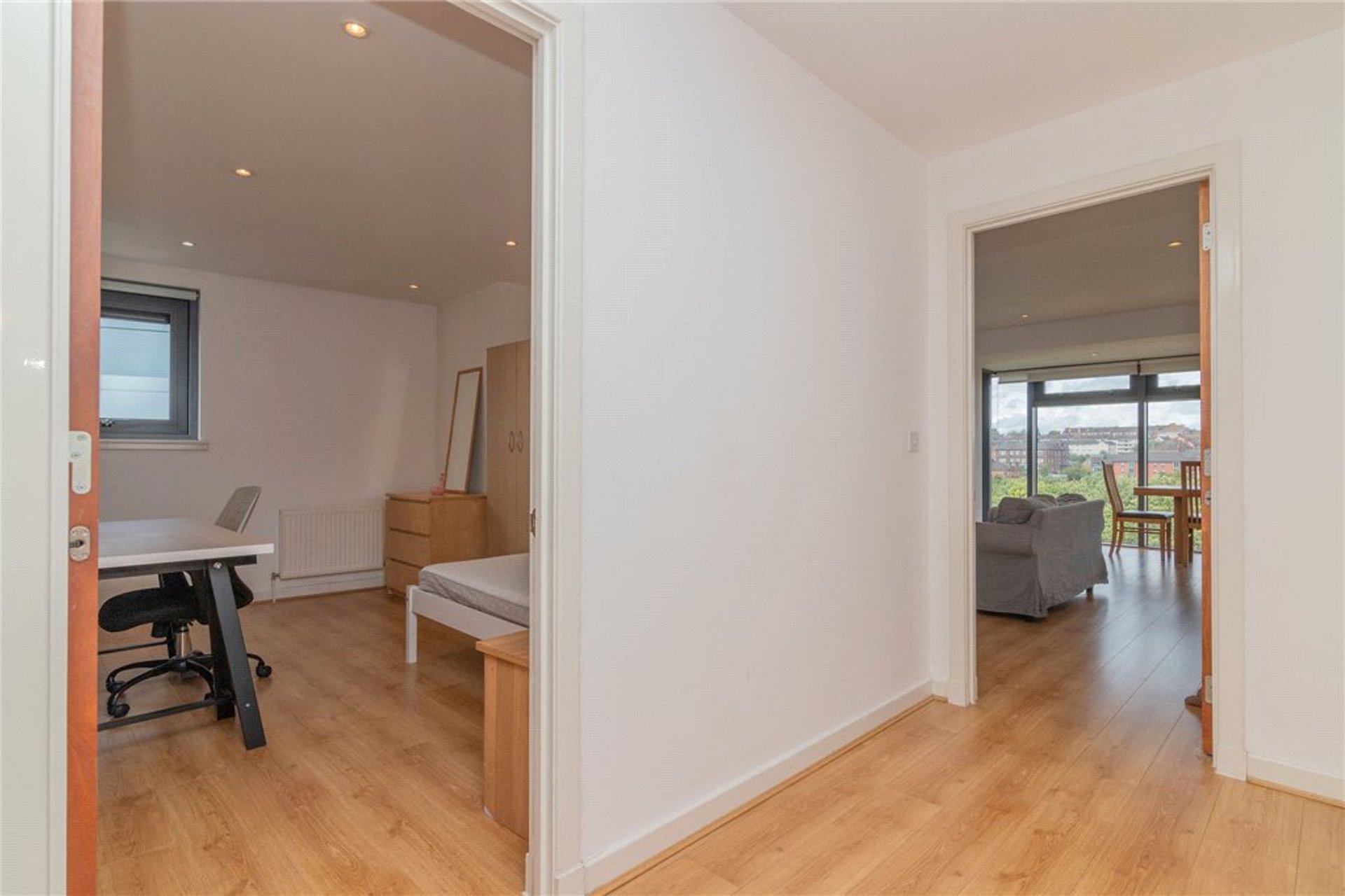 8/3, 1 Meadowside Quay Square, Glasgow, G11 6BS - Picture #22