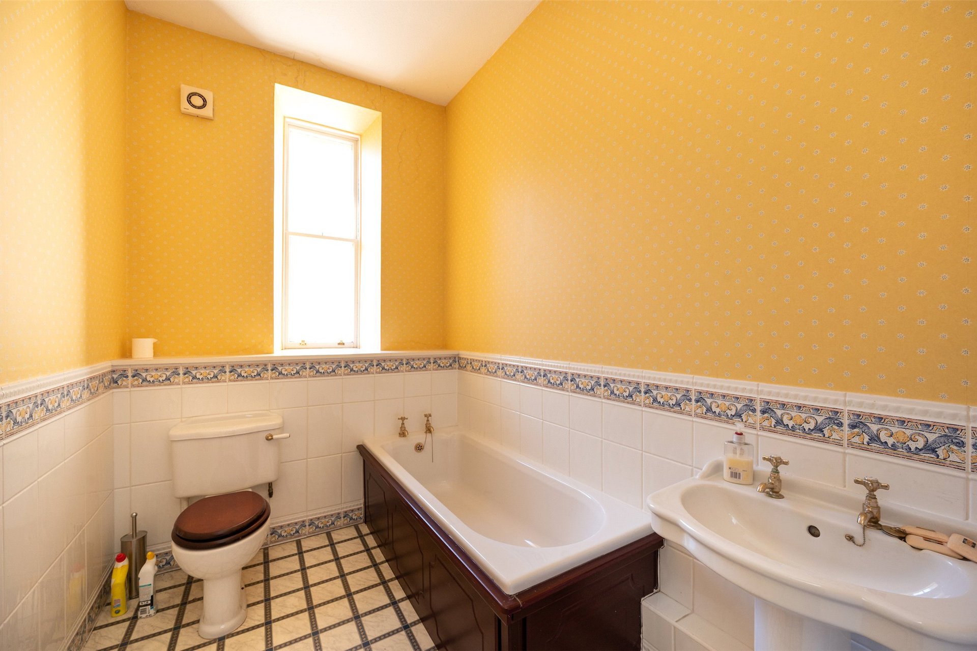 Flat 2, 8 Tay Street, Perth, Perth and Kinross, PH1 5LQ - Picture #12