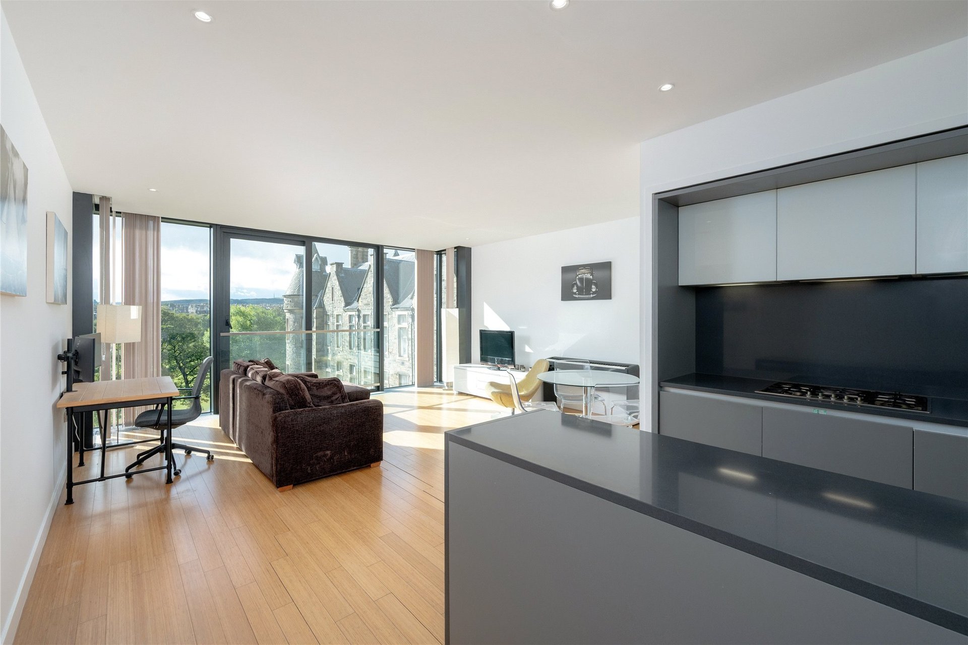 Flat 17, 21 Simpson Loan, Edinburgh, EH3 9GD - Picture #4