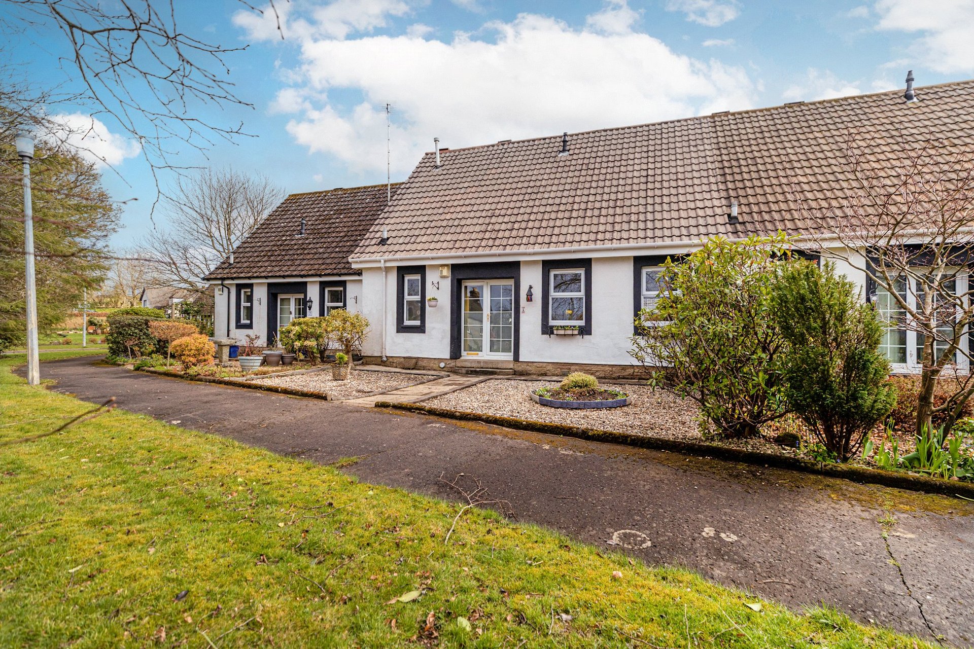 4 Cameron Crescent, Carmunnock, Clarkston, Glasgow, G76 9DX - Picture #2