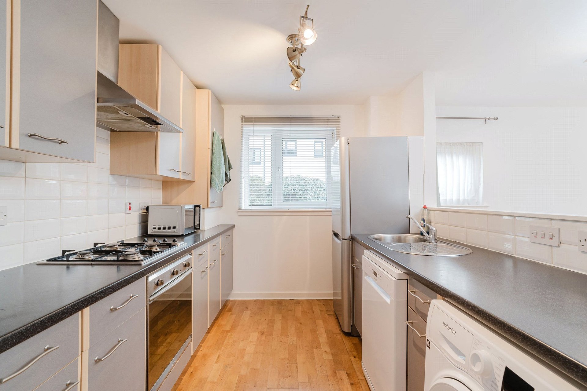 215/2 Granton Road, Trinity, EH5 1HD - Picture #8