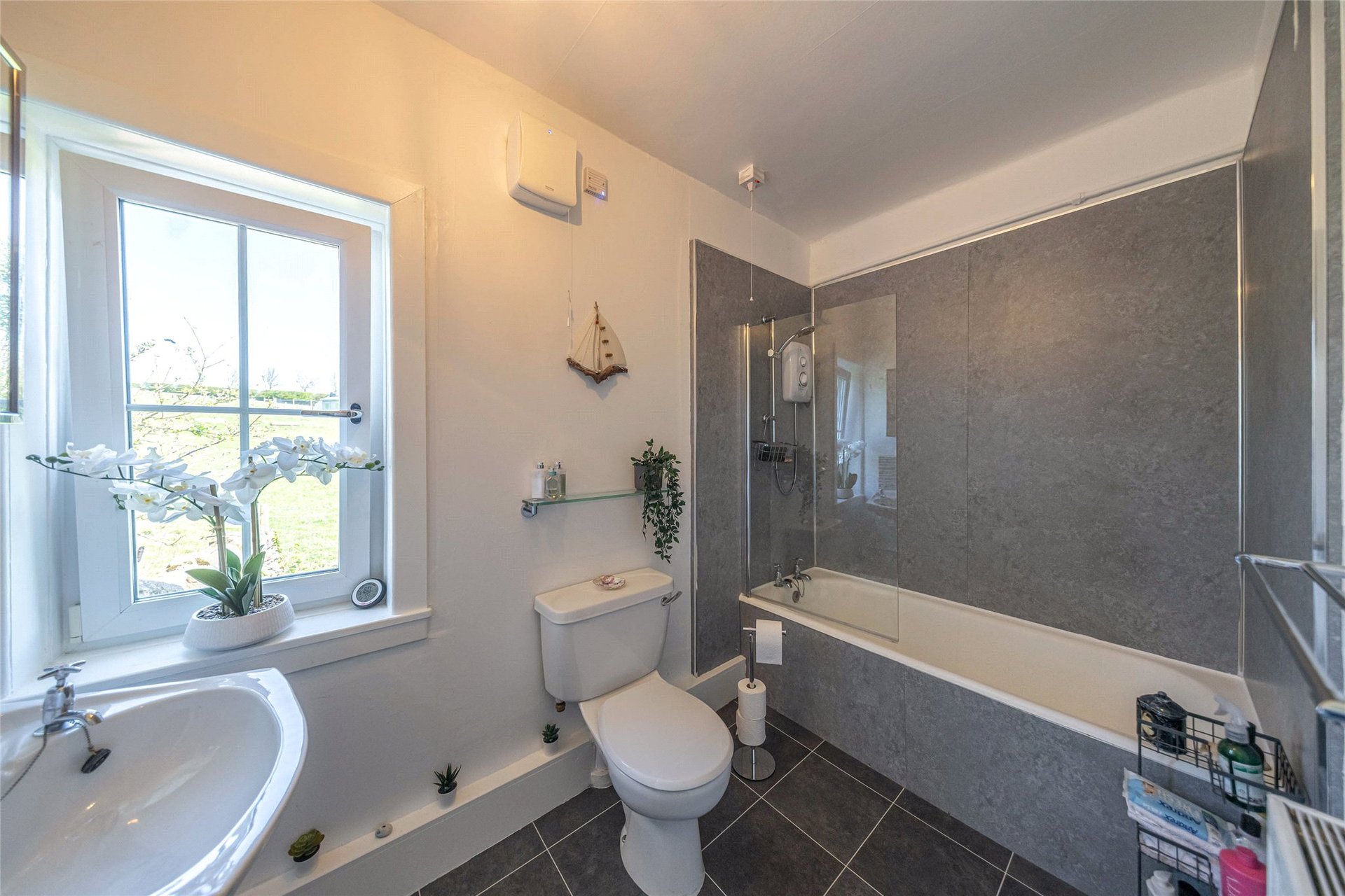 2 Burnside Cottage, Auchencrow, Eyemouth, Scottish Borders, TD14 5LS - Picture #7