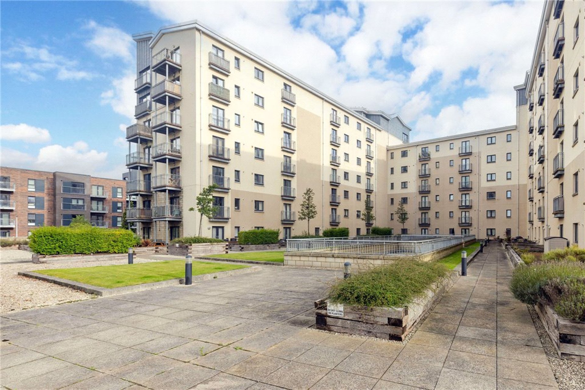 Flat 7, 2 Merlin Avenue, Edinburgh, EH5 1FS - Picture #1