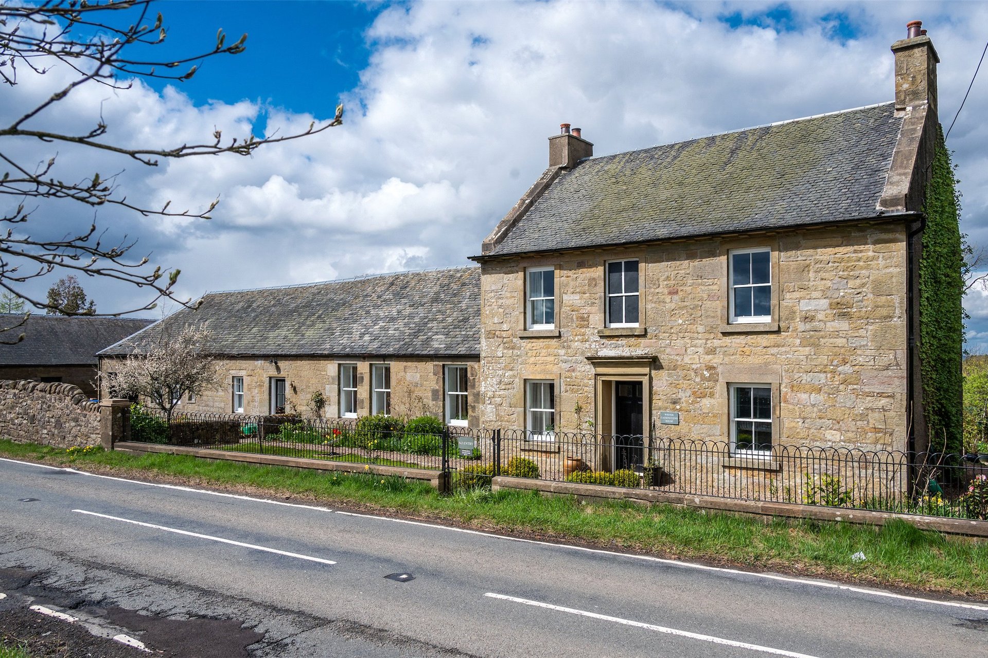 Wester Causewayend House, Kirknewton, West Lothian, EH27 8DH - Picture #1