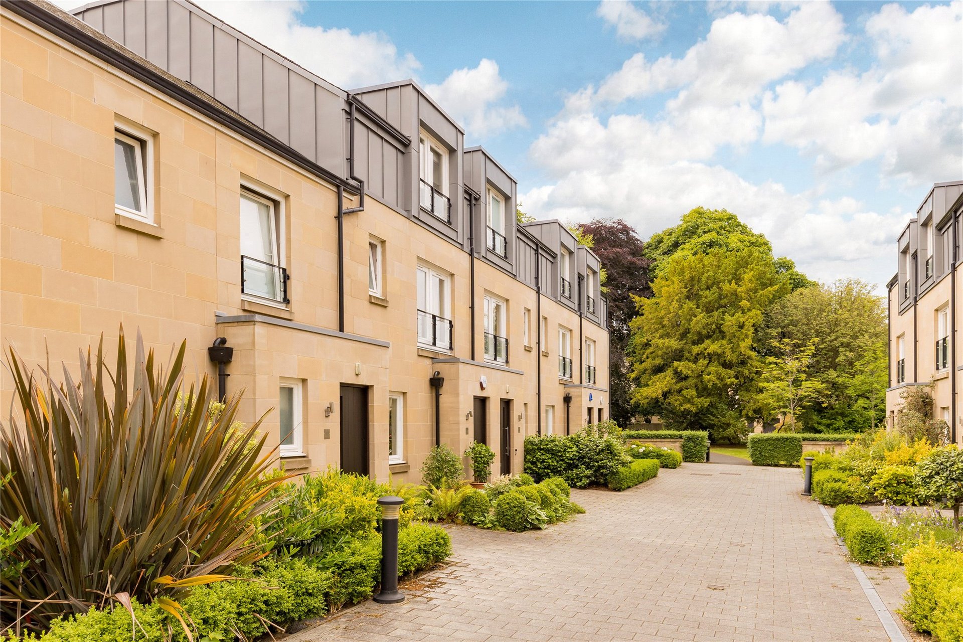 12 Larkfield Gardens, Edinburgh, EH5 3QA - Picture #1