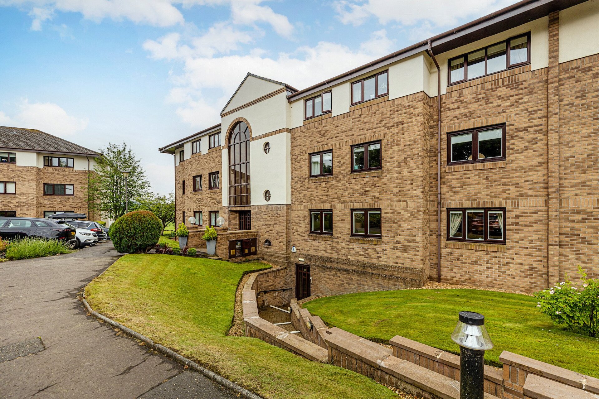 8 Ravenscourt, Thorntonhall, Glasgow, G74 5AZ - Picture #1
