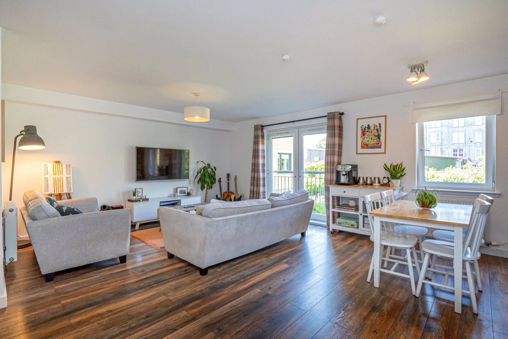 Flat 3, 1 Newhaven Road, Edinburgh, EH6 5PA - Picture #2