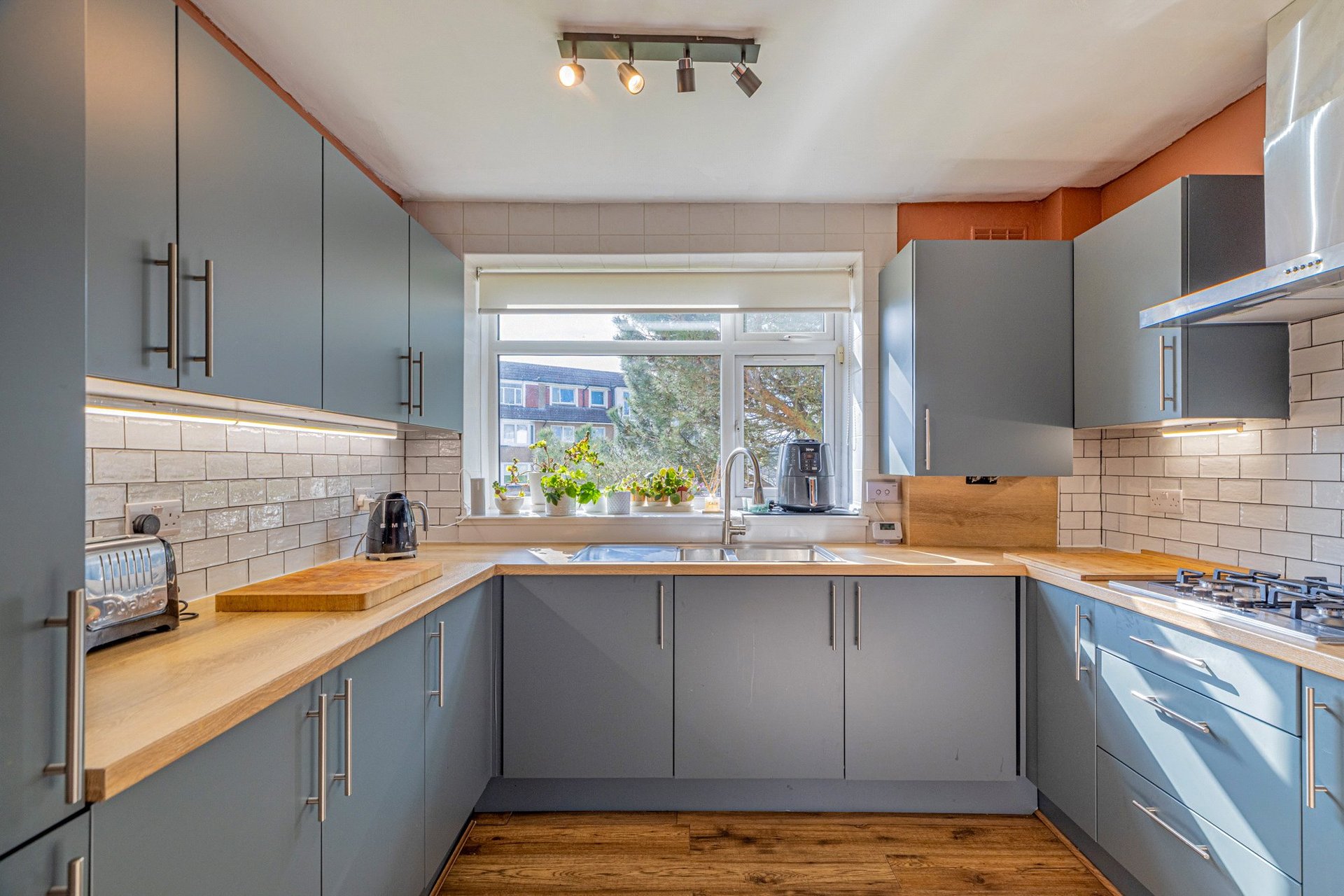 8 Orchard Court, Thornliebank, Glasgow, G46 7BL - Picture #9
