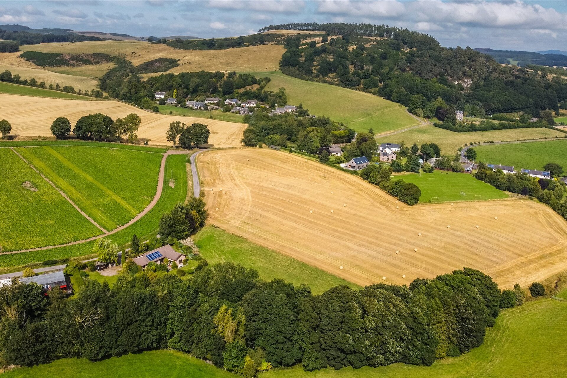 Cornrigs, Abernyte, Perth, Perth and Kinross, PH14 9RB - Picture #1