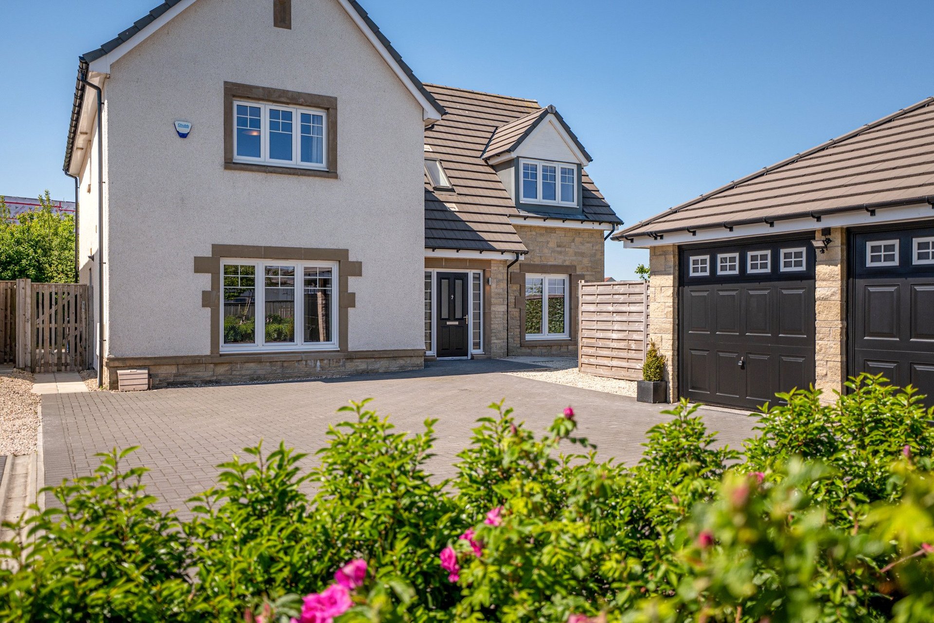 7 Sandwick Crescent, Newton Mearns, Glasgow, G77 5WU - Picture #2