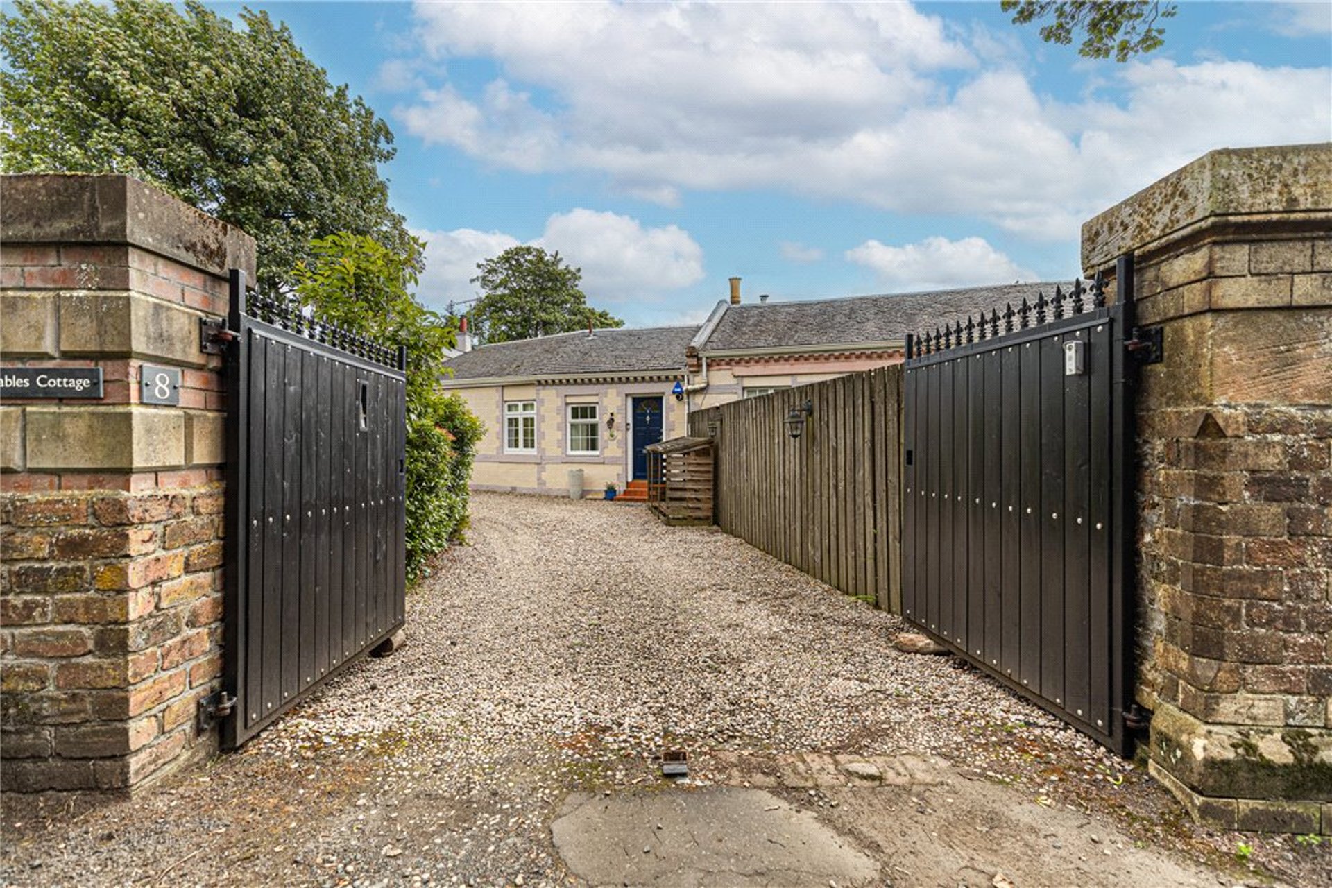 Stables Cottage, 8 Beechwood Lane, Bearsden, G61 2QT - Picture #3