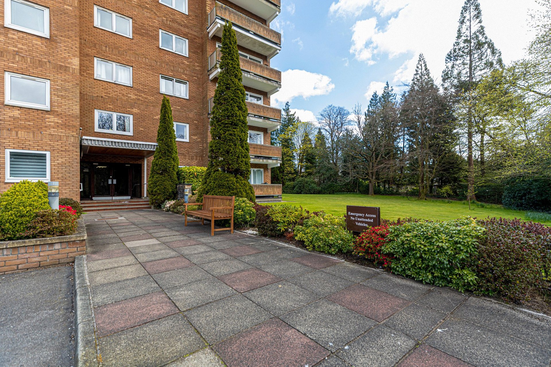 16 Norwood Park, Bearsden, G61 2RF - Picture #2