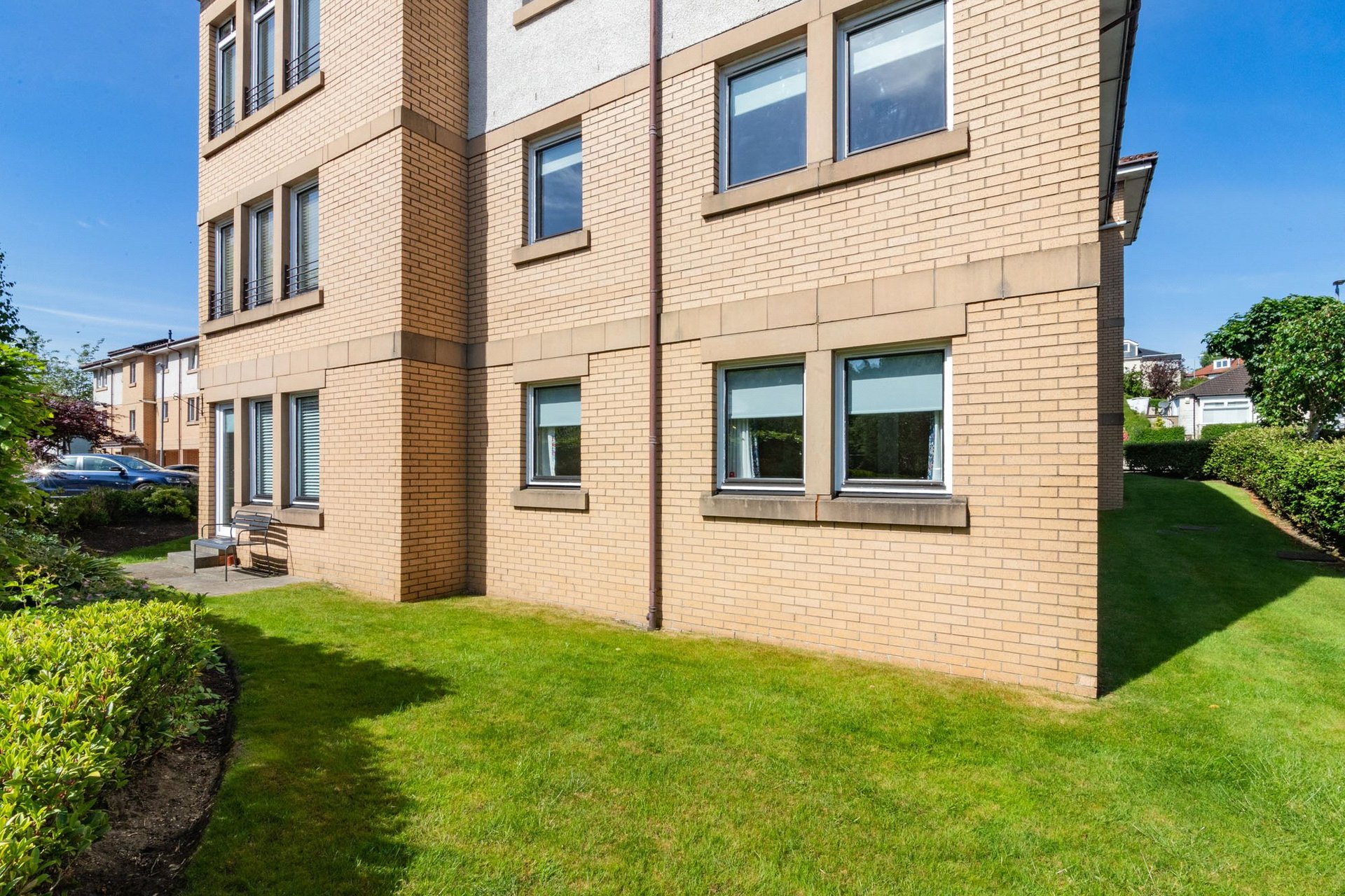 10 Burnmouth Place, Bearsden, G61 3PG - Picture #2