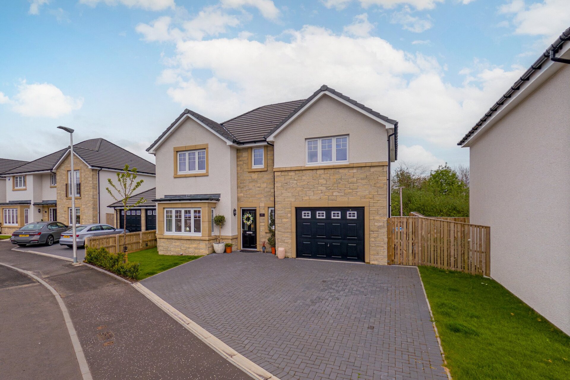 67 Kyle Wynd, Newton Mearns, Glasgow, G77 5XJ - Picture #1