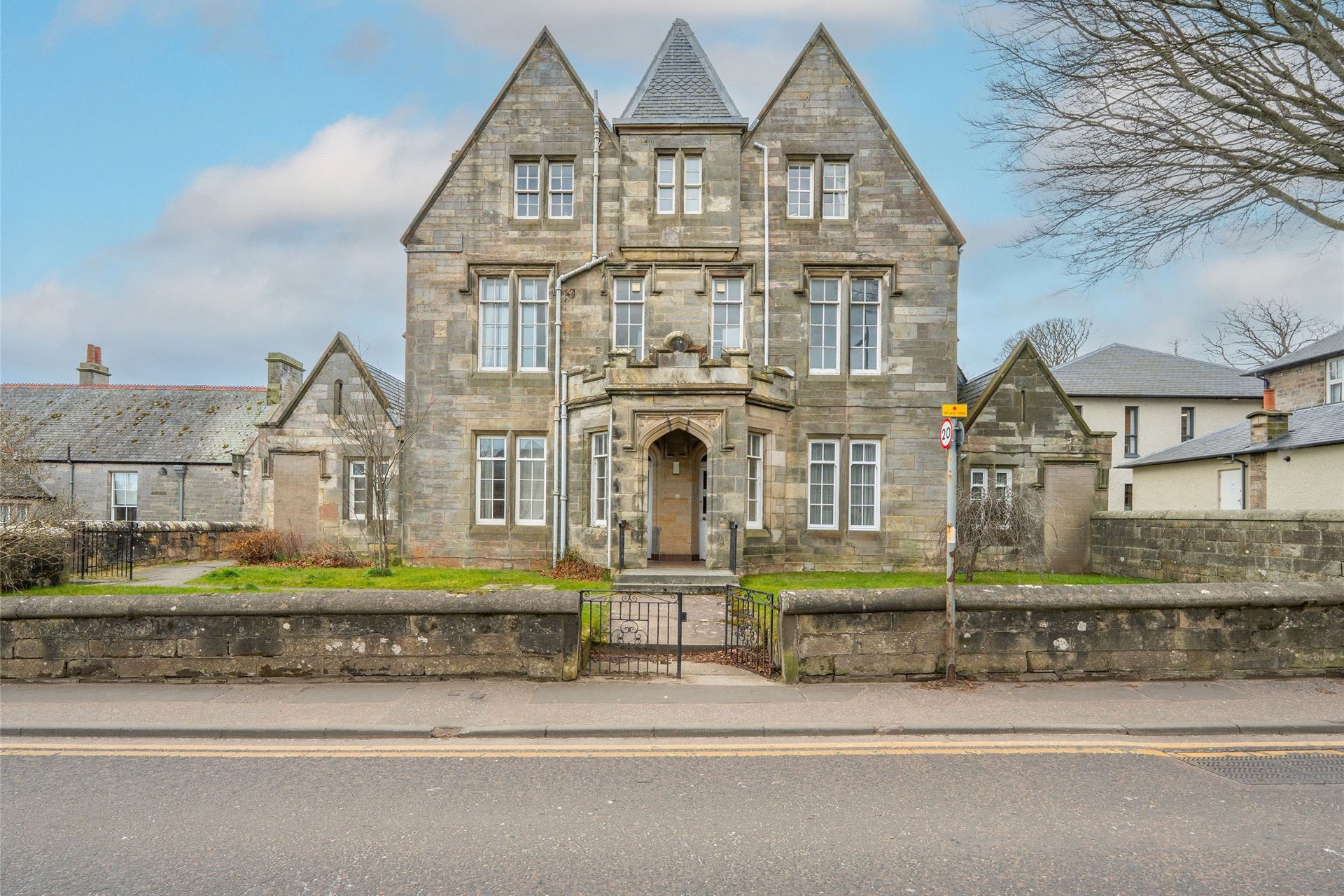4 Abbey Villa, Abbey Walk, St. Andrews, Fife, KY16 9LB - Picture #1