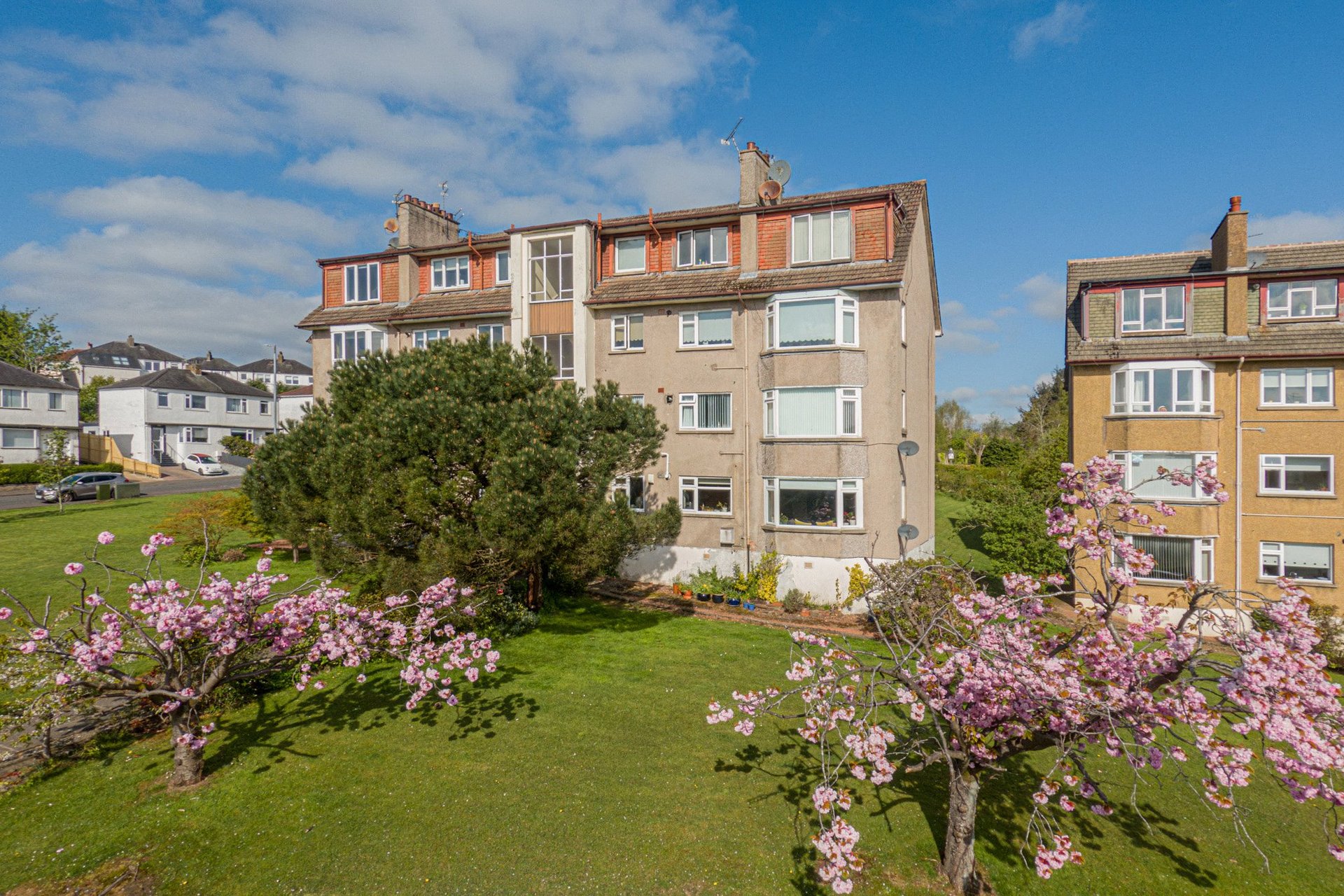 8 Orchard Court, Thornliebank, Glasgow, G46 7BL - Picture #2