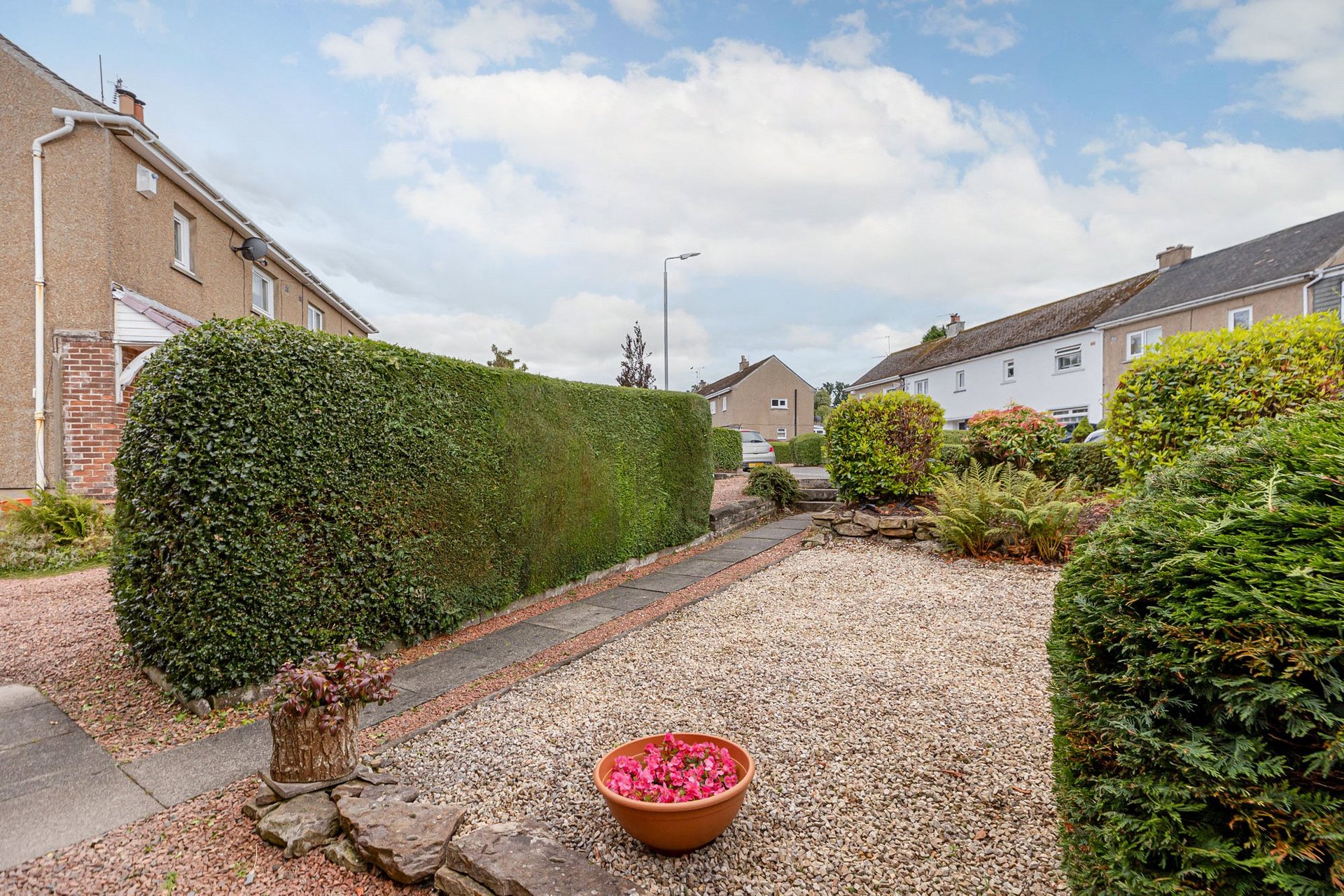 47 Inglestone Avenue, Thornliebank, Glasgow, G46 7HE - Picture #2