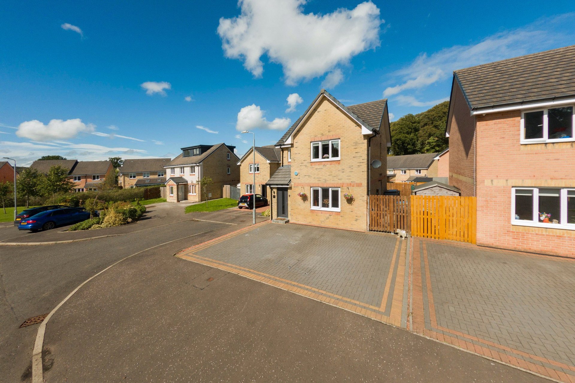 6 Daisy Place, Newton Mearns, Glasgow, G77 6FW - Picture #2