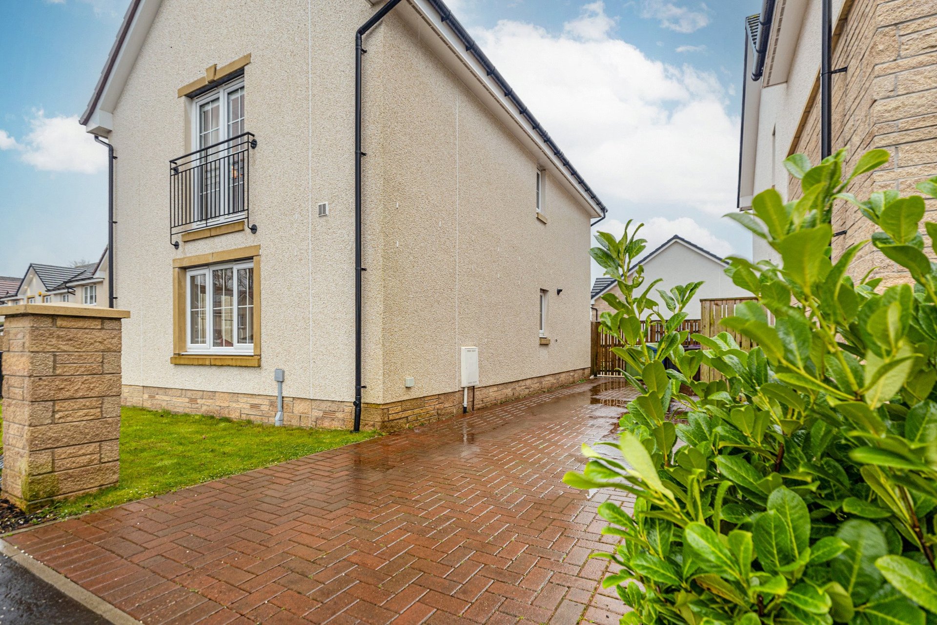 2 Sandstone Crescent, Thornliebank, Glasgow, Glasgow City, G46 7RF - Picture #3