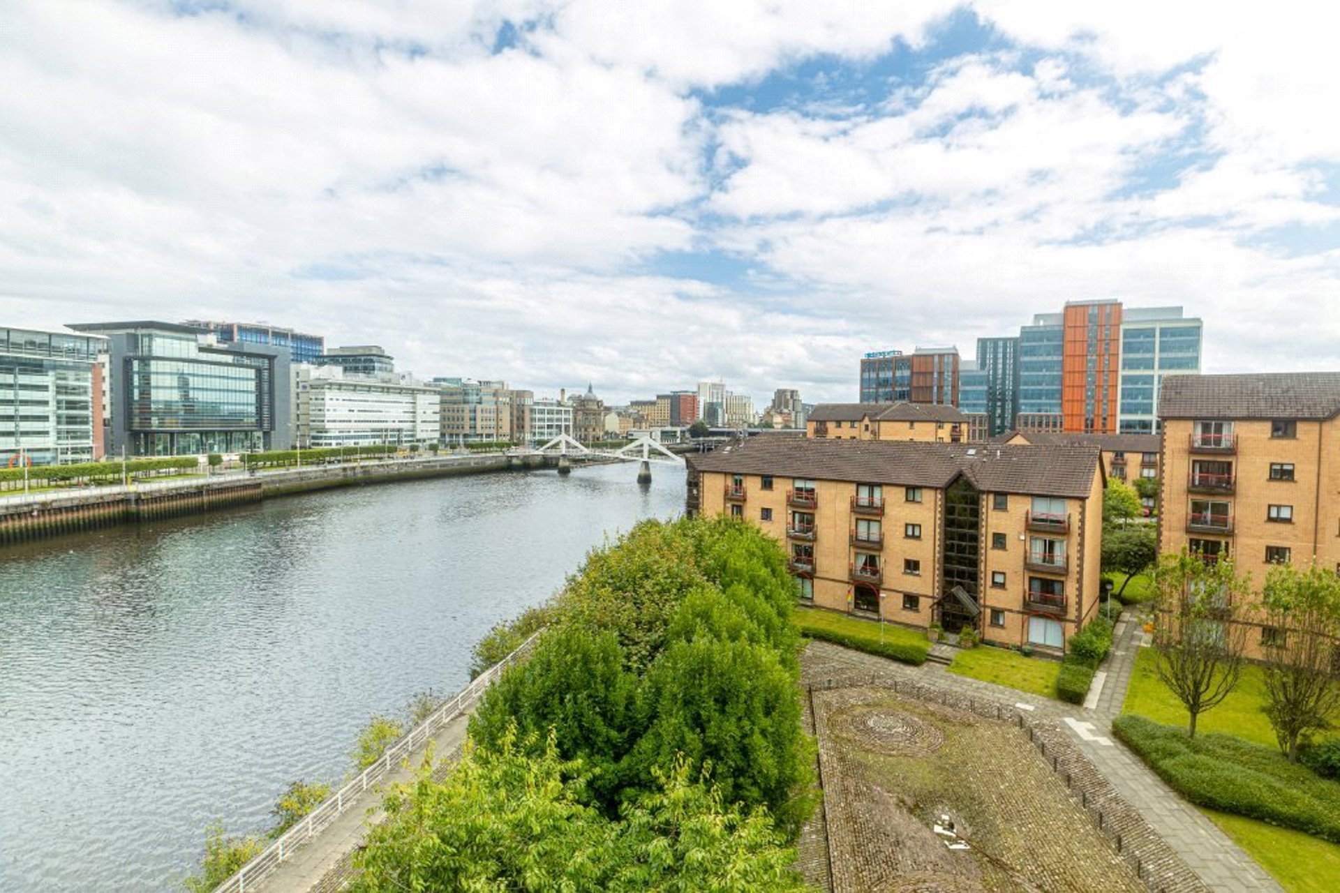 Flat 17 (Top), 12 Riverview Place, Waterfront, G5 8EH - Picture #7