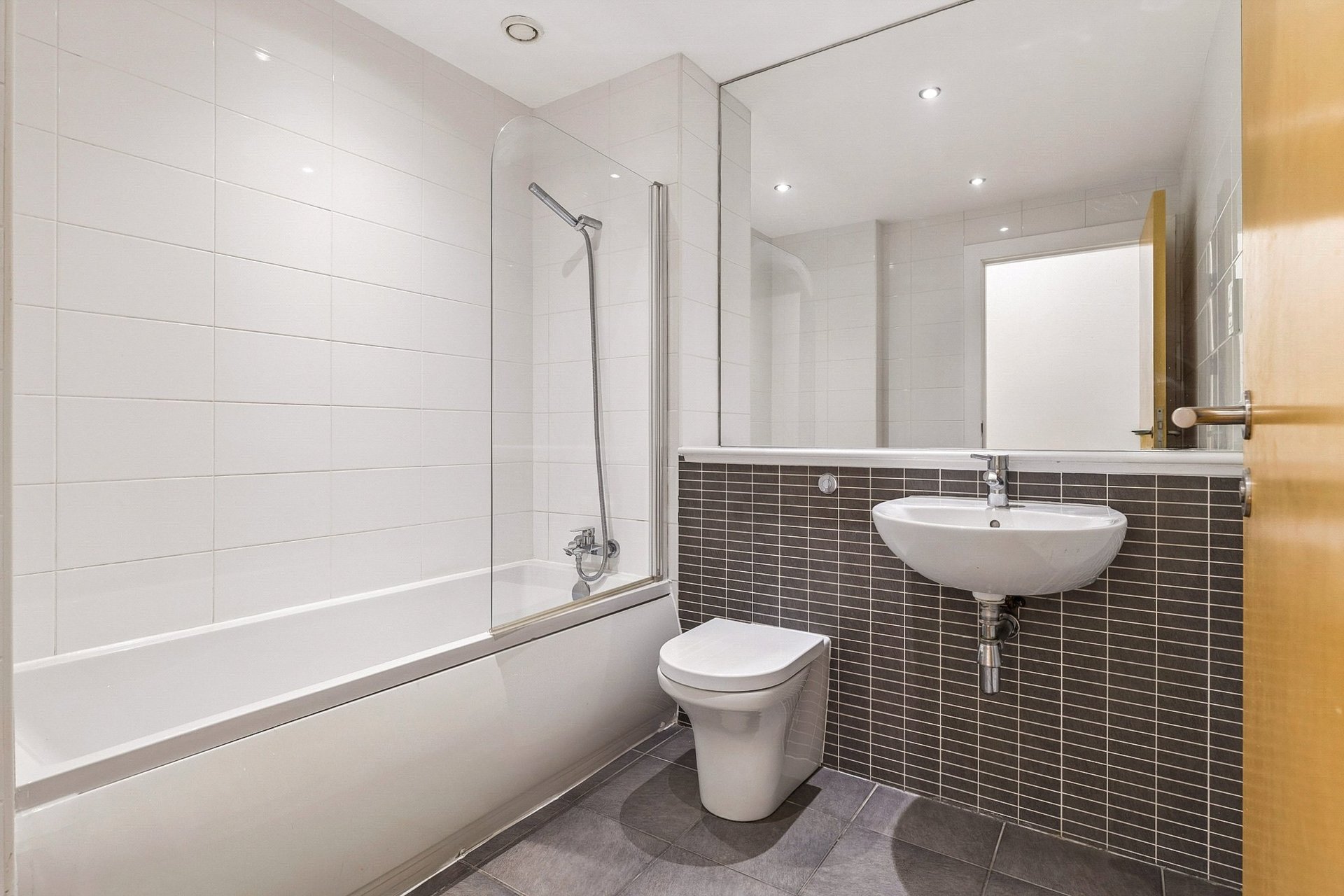 Flat 3/1 Templeton On The Green, 15 Templeton Court, Glasgow City, G40 1EF - Picture #11