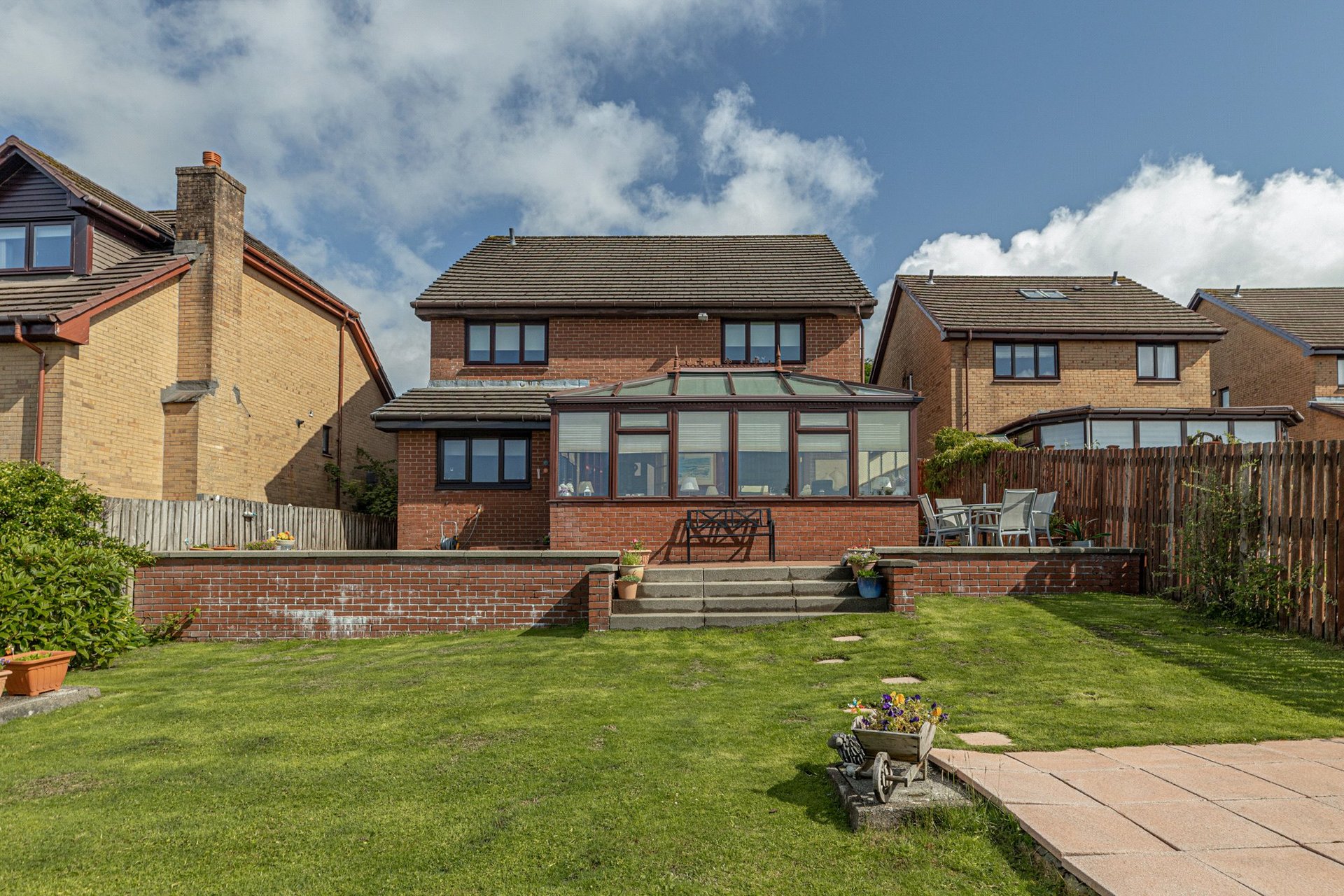 39 Abercrombie Drive, Bearsden, G61 4RR - Picture #2