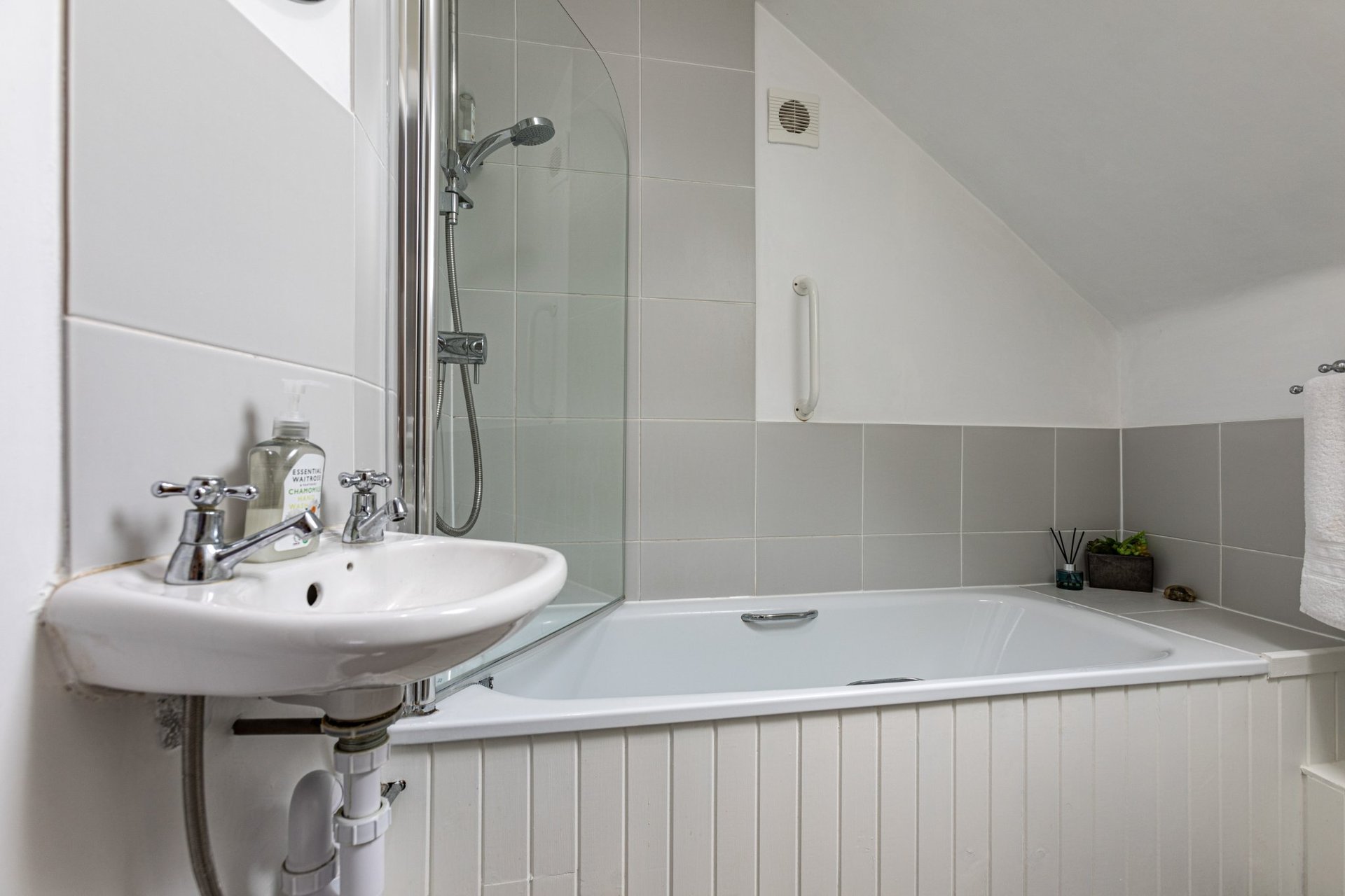 1 Blinkbonny Cottage, Main Street, St. Boswells, Melrose, Scottish Borders, TD6 0AZ - Picture #10