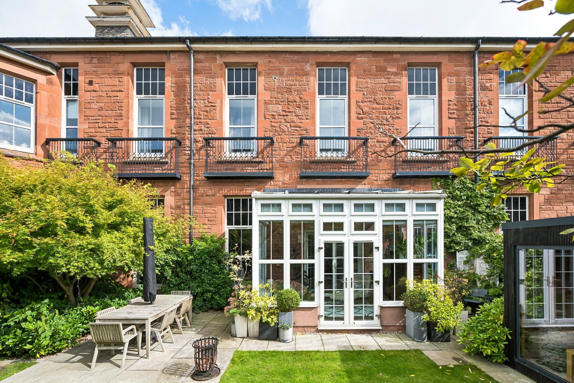 37 Littlejohn Road, Greenbank, Edinburgh, EH10 5GN - Picture #1