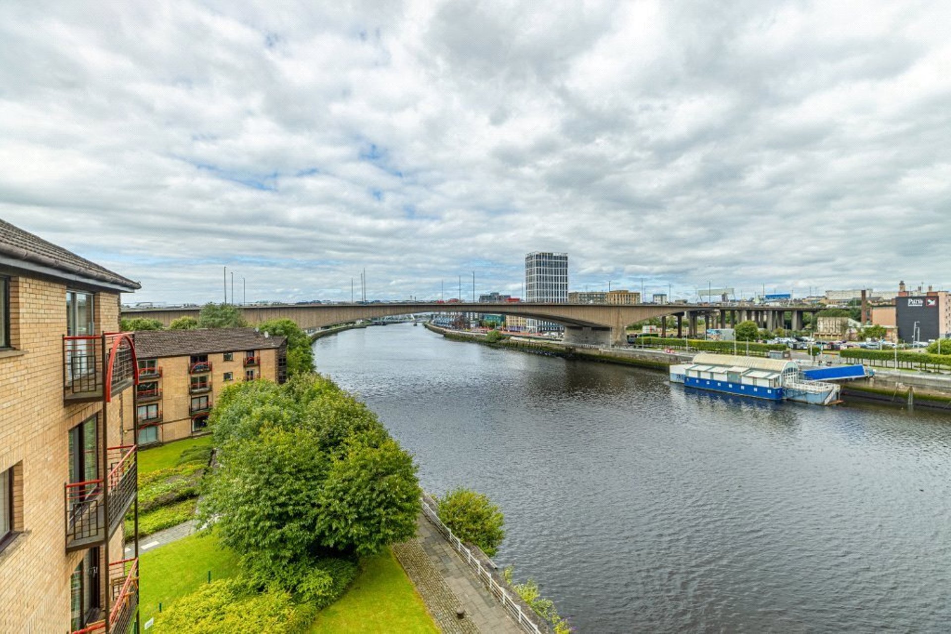 Flat 17 (Top), 12 Riverview Place, Waterfront, G5 8EH - Picture #2