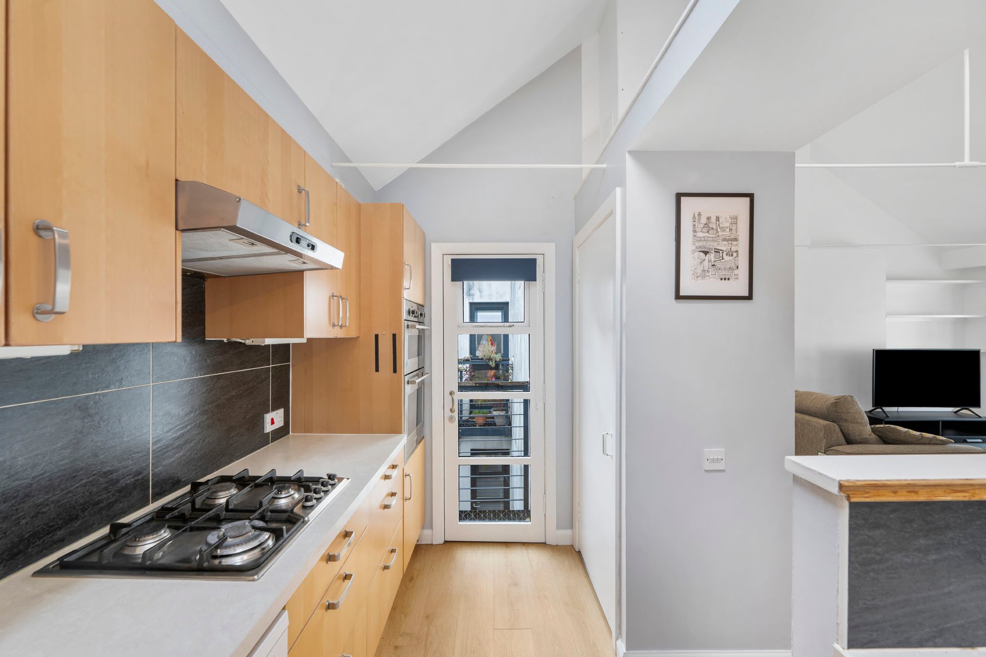 Flat 9, Buchanan Court, 130 Calton Road, Edinburgh, Midlothian, EH8 8JQ - Picture #6