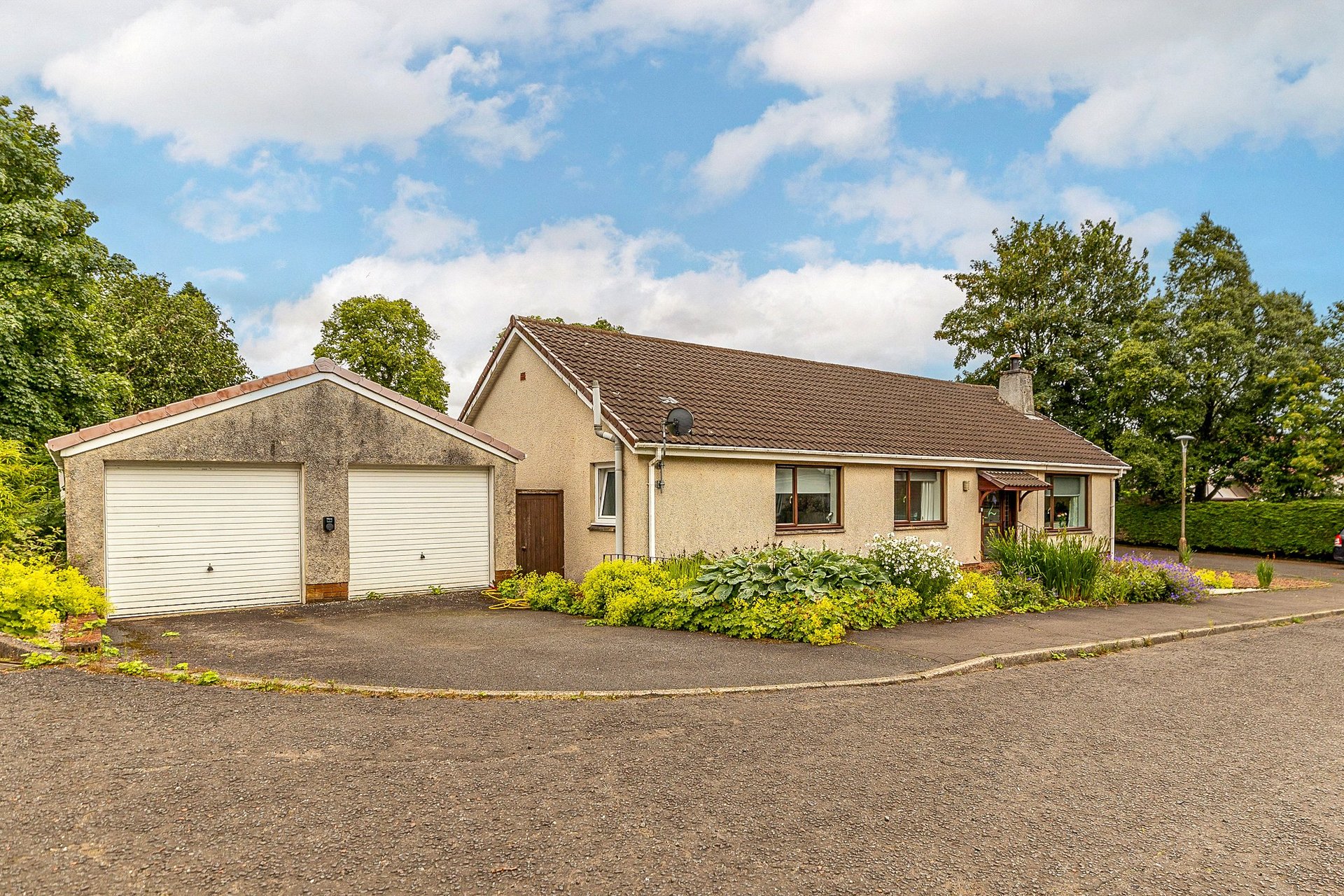 2 Braehead Glebe, Stewarton, Kilmarnock, East Ayrshire, KA3 5HG - Picture #1