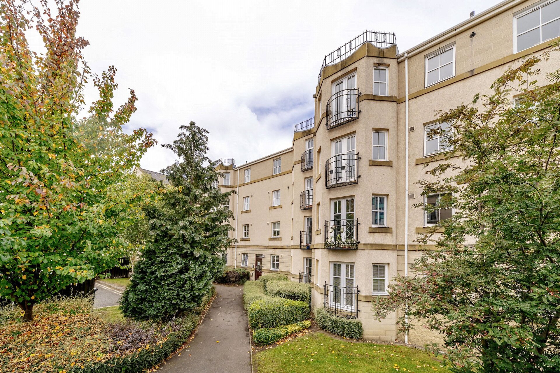 Flat 4, 10 Huntingdon Place, Broughton, Edinburgh, EH7 4AX - Picture #1