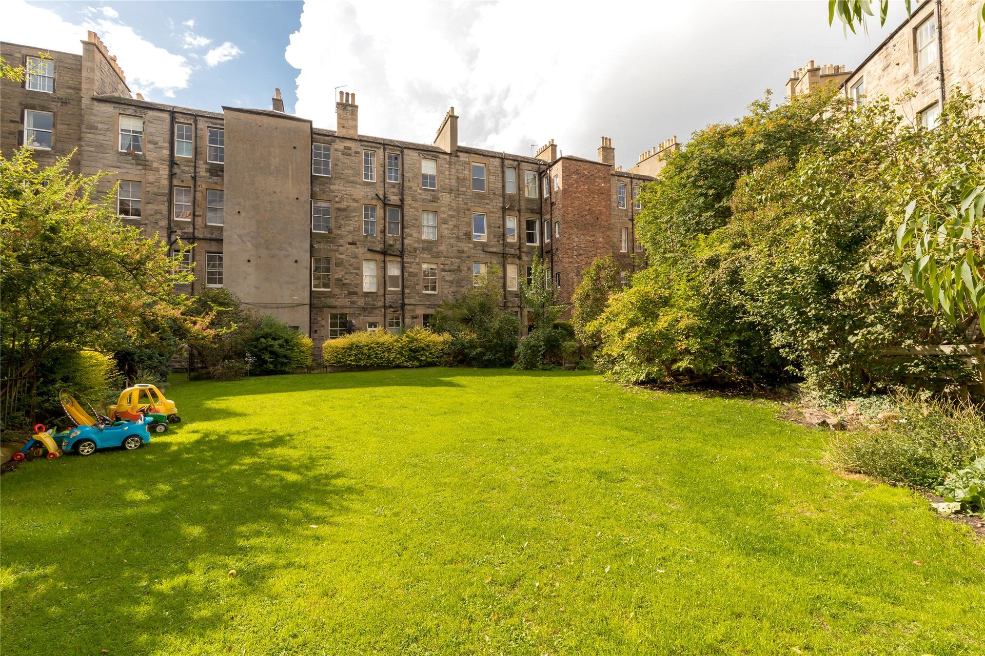 9(2f1), Bowhill Terrace, Inverleith, Edinburgh, EH3 5QY - Picture #2