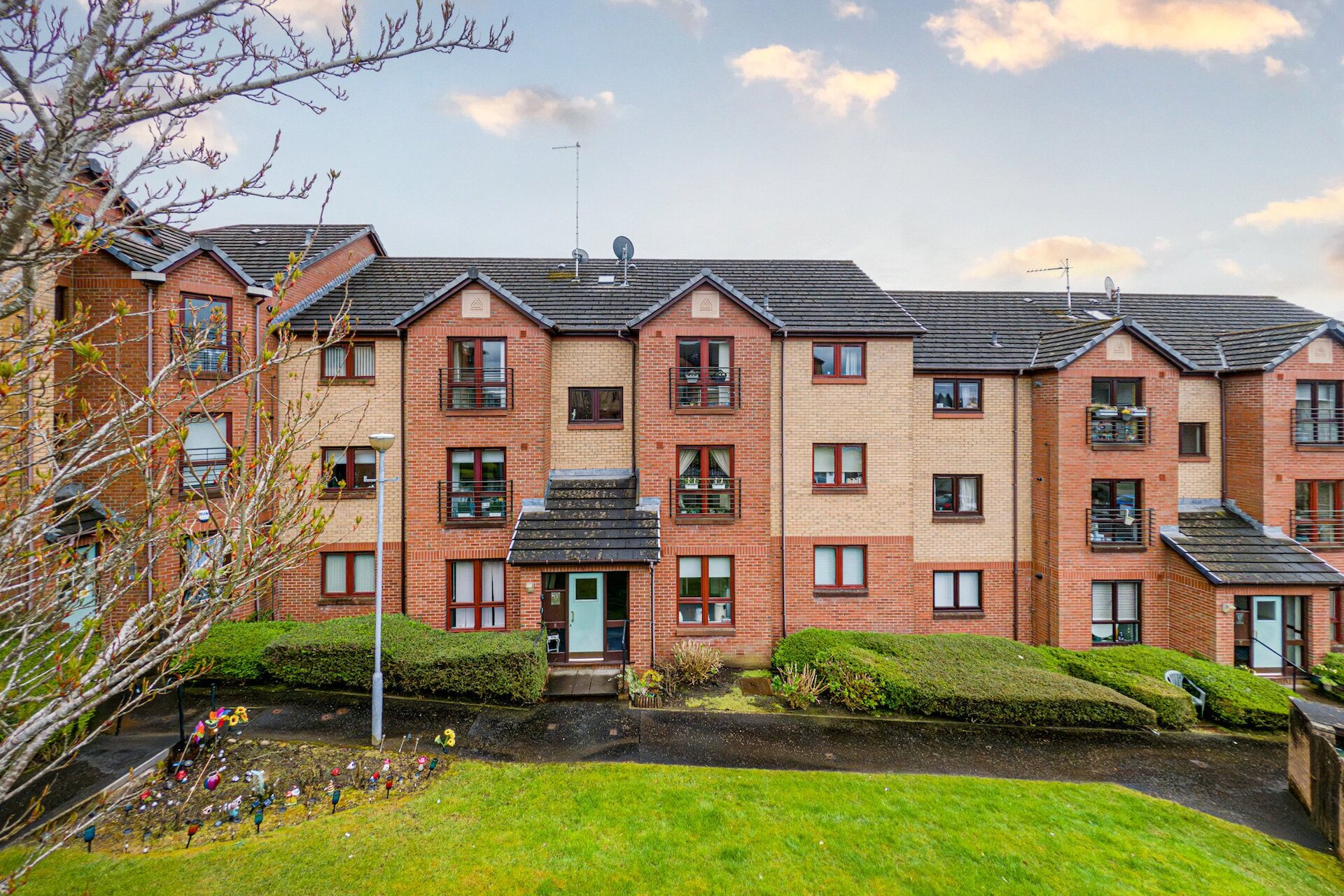 2/1, 5 Knightswood Court, Anniesland, Glasgow, G13 2XN - Picture #1