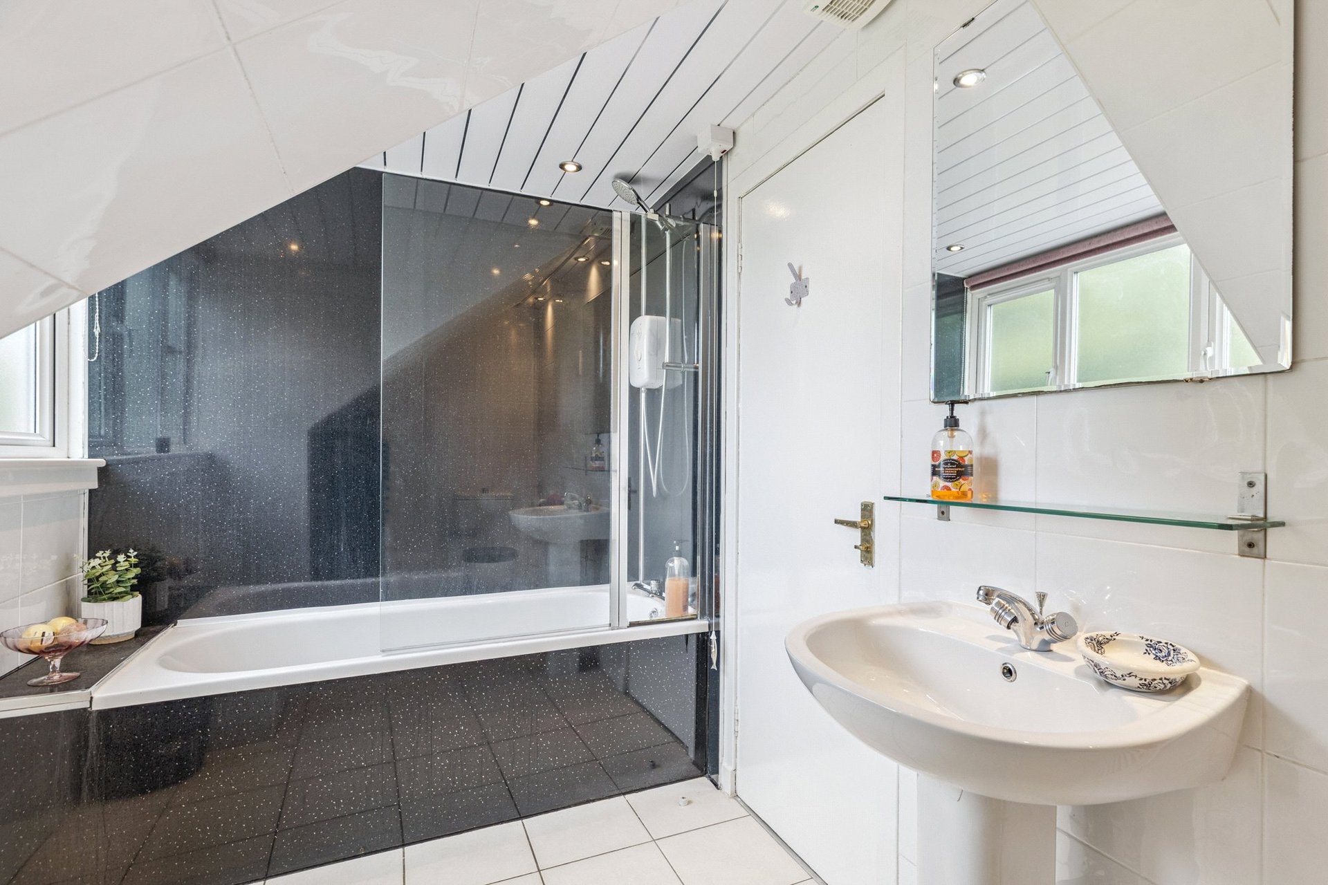 2 Raeside Avenue, Newton Mearns, Glasgow, G77 5AD - Picture #32