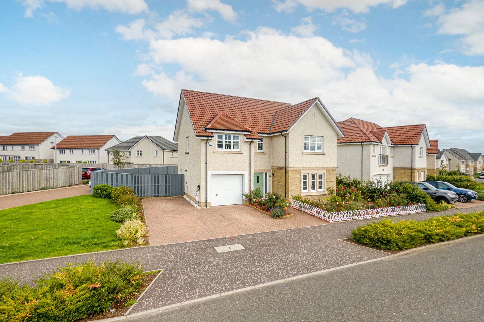 19 Maidenhill Grove, Newton Mearns, Glasgow, G77 5GT - Picture #1