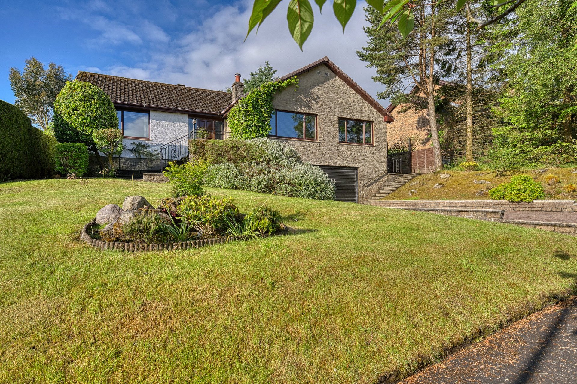 35 Moorfoot Way, Bearsden, G61 4RL - Picture #2