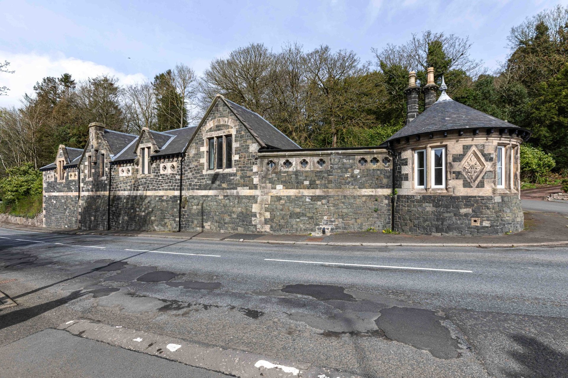 Sunnybrae Lodge, Galashiels Road, Walkerburn, Scottish Borders, EH43 6AA - Picture #1