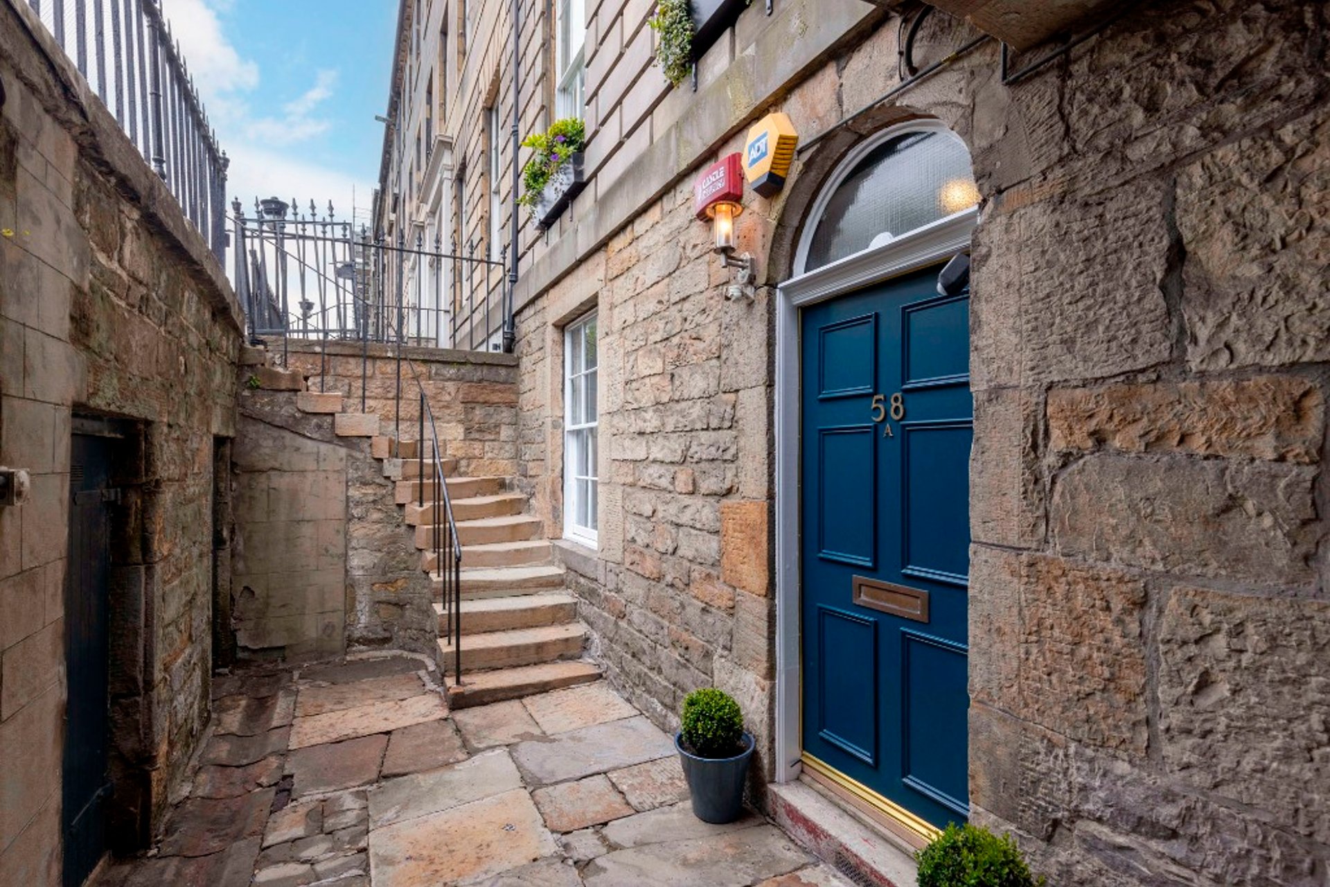 58 Queen Street, Central, Edinburgh, EH2 3NS - Picture #2