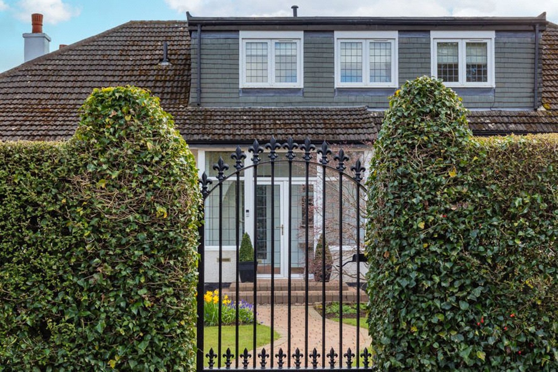 10 Matherton Avenue, Newton Mearns, Glasgow, G77 5EY - Picture #3