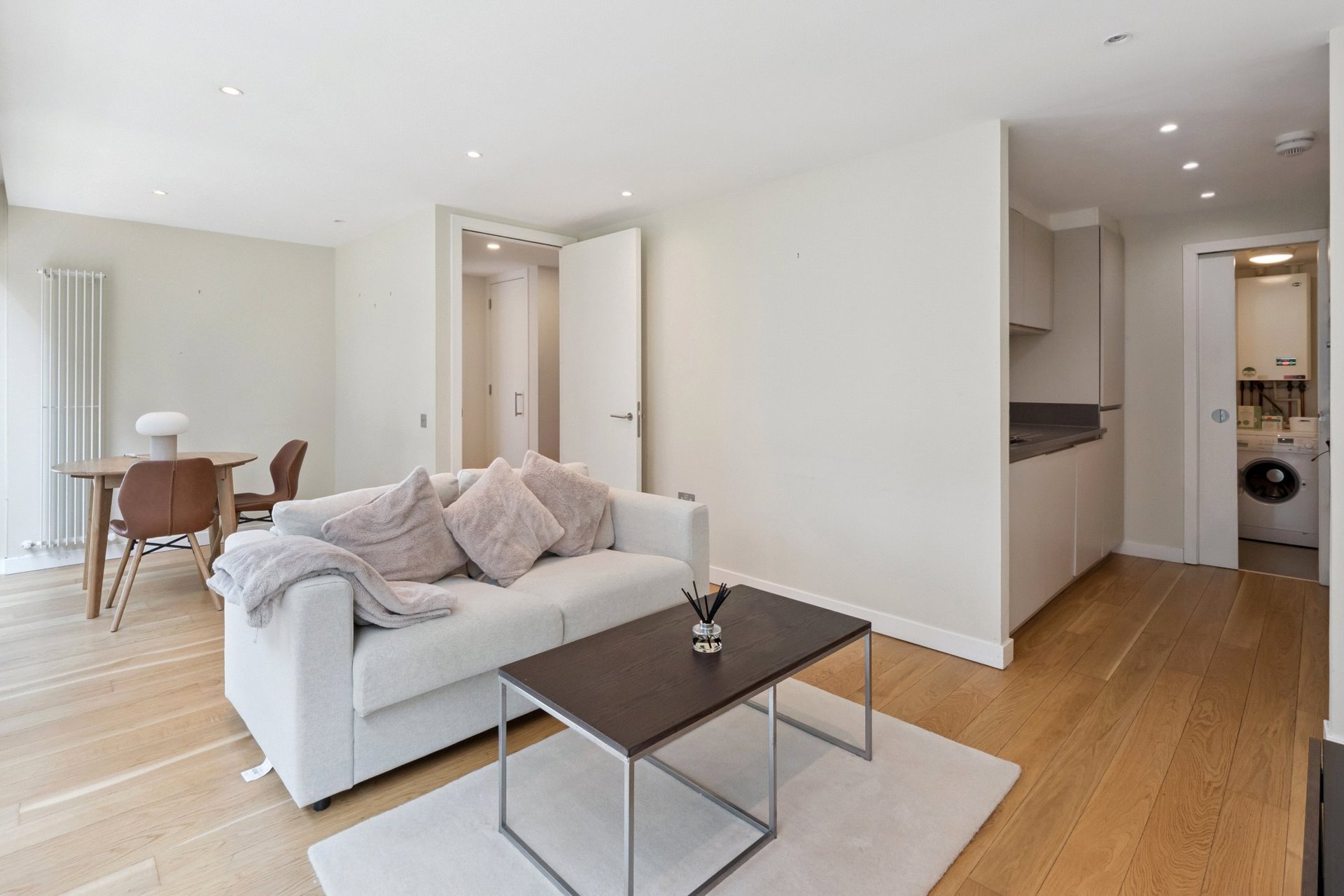 Flat 7, 35 Simpson Loan, Edinburgh, EH3 9GH - Picture #3