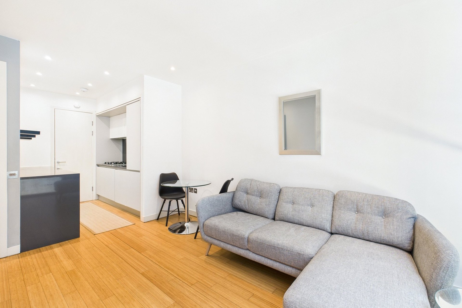 Flat 4, 28 Simpson Loan, Edinburgh, Midlothian, EH3 9GG - Picture #3